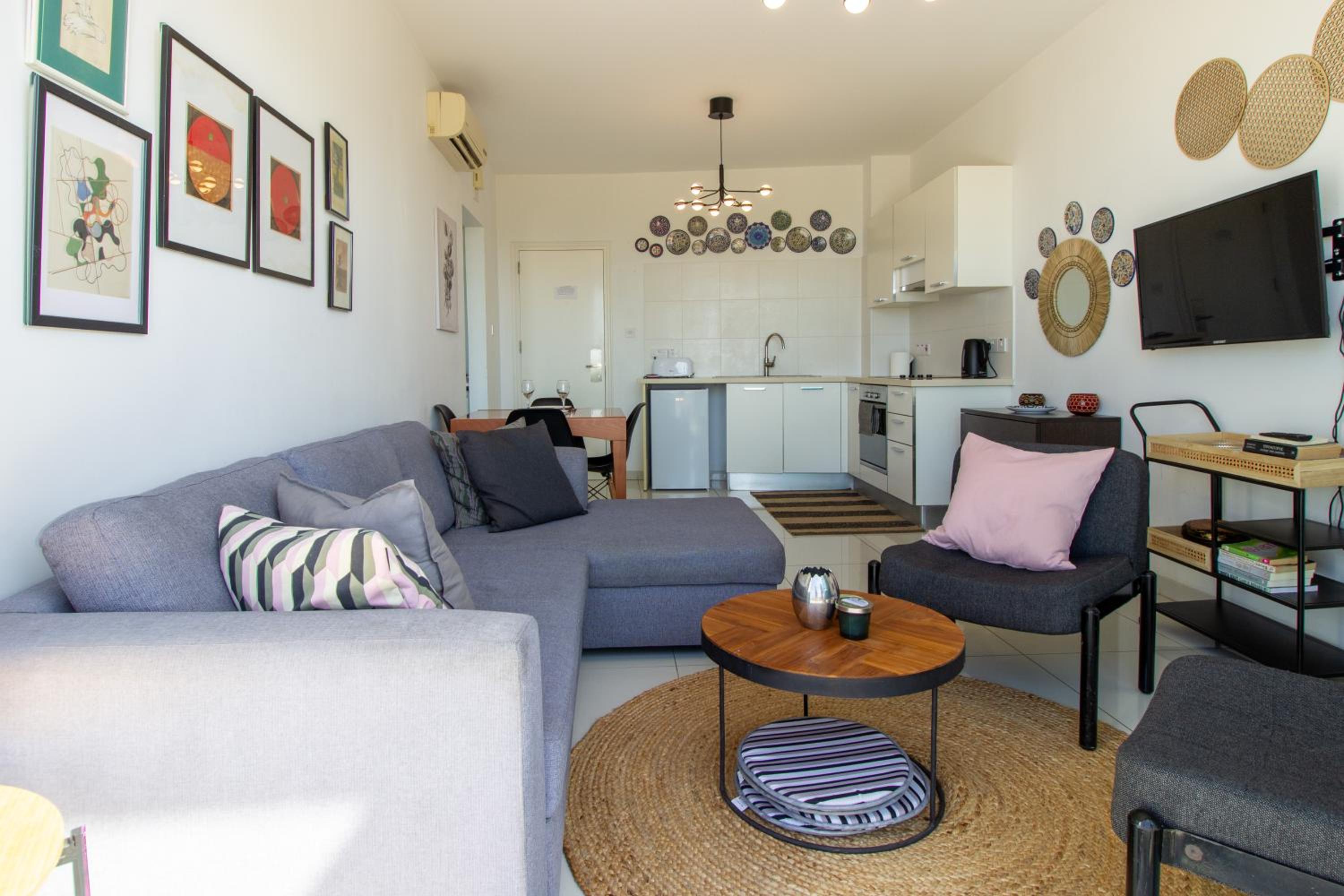 Seafront Stylish Apt, Protaras