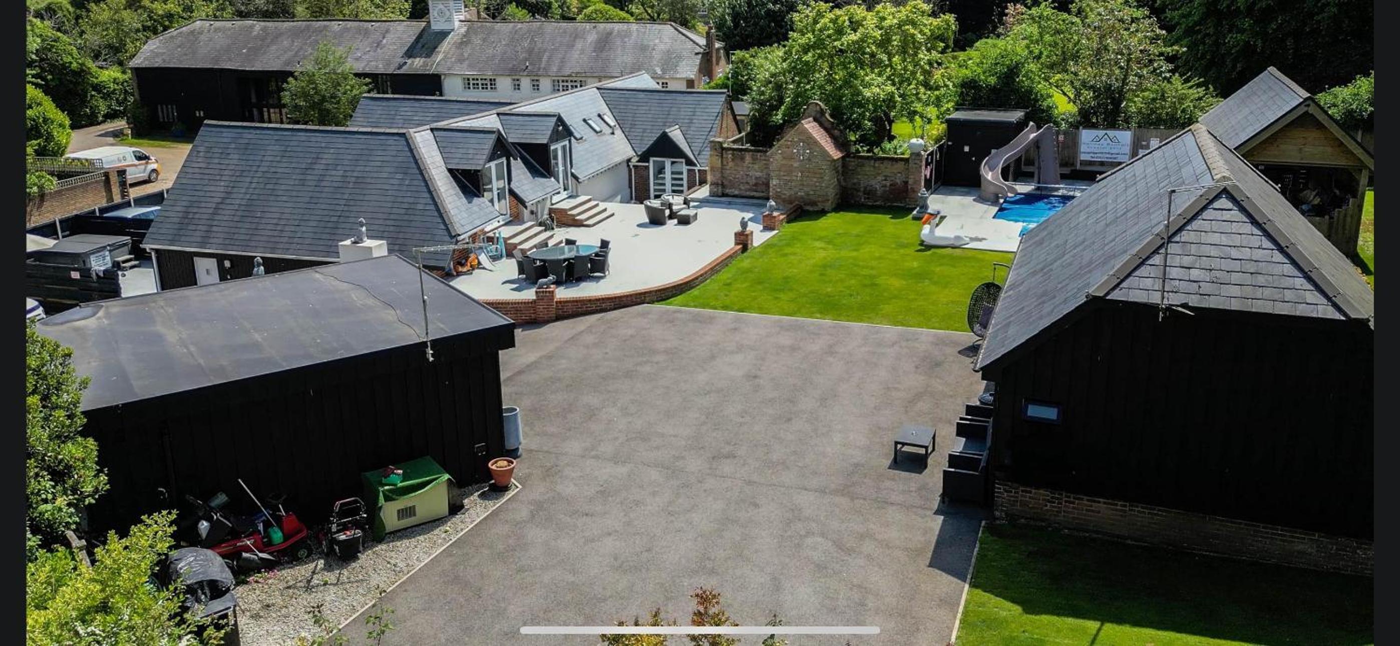 Hotel Luxury private estate summer winter 32c heated pool & hot tub bar stay deal kent - Image 1