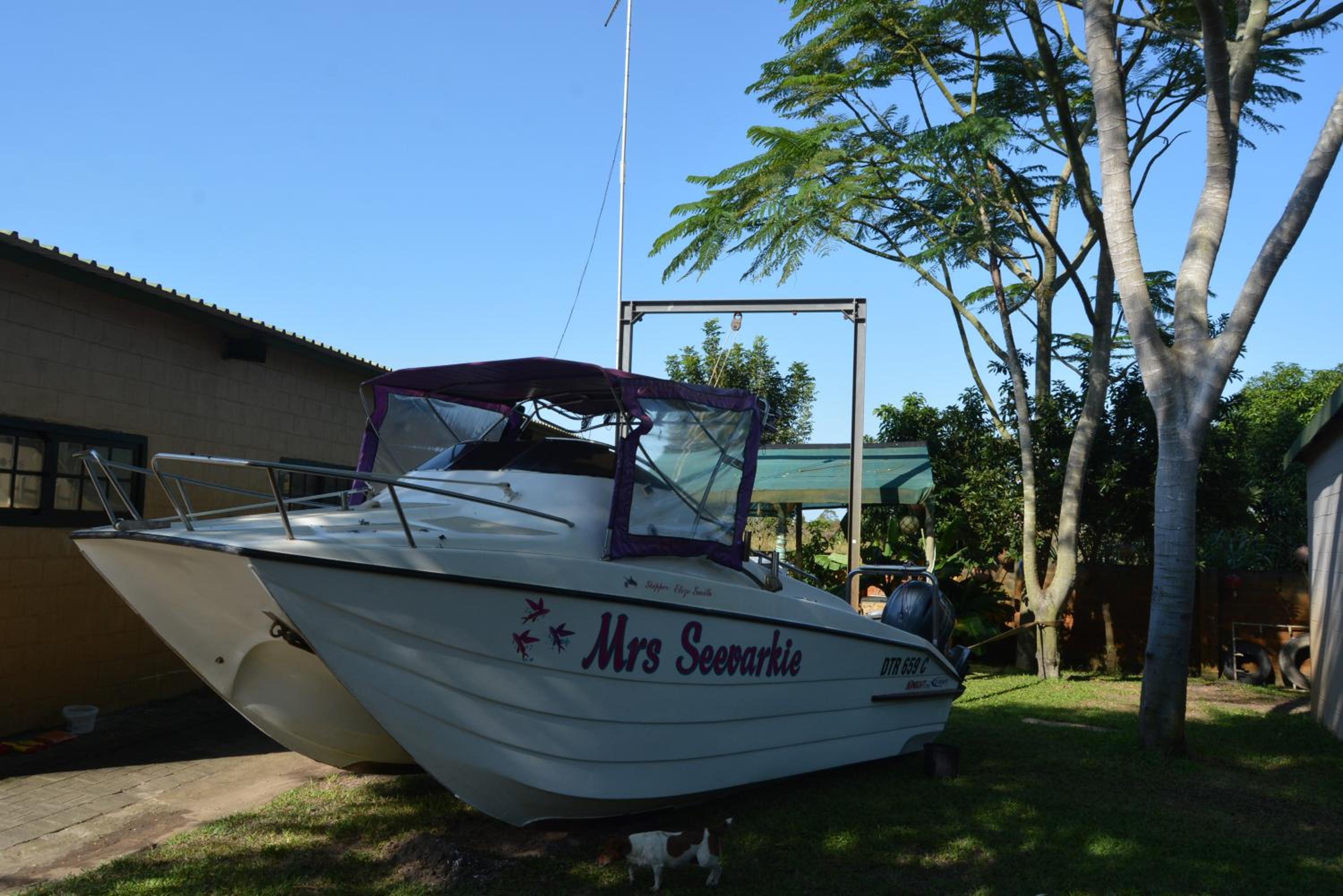 Seevarkie Guest House & Fishing Charter