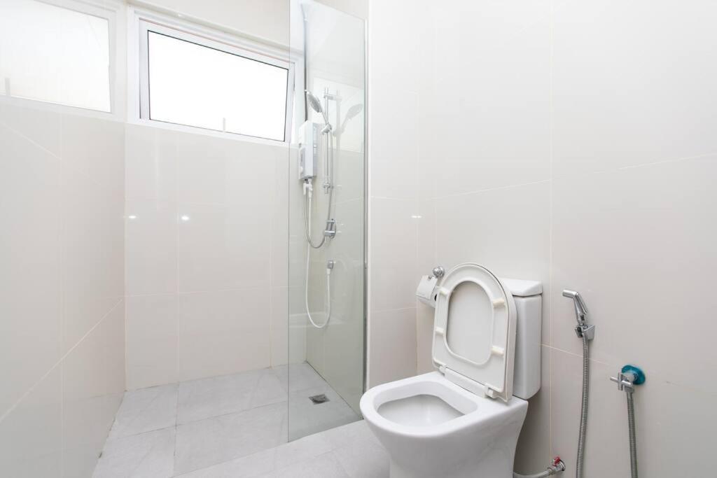 Tanjung Bungah 5BR Villa w pool 20pax photo 3