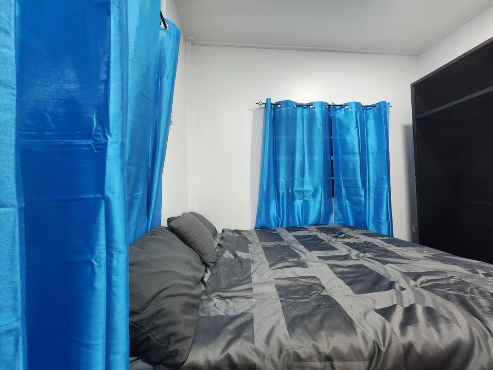 5 Bed Villa Sleeps 10 with Jacuzzi