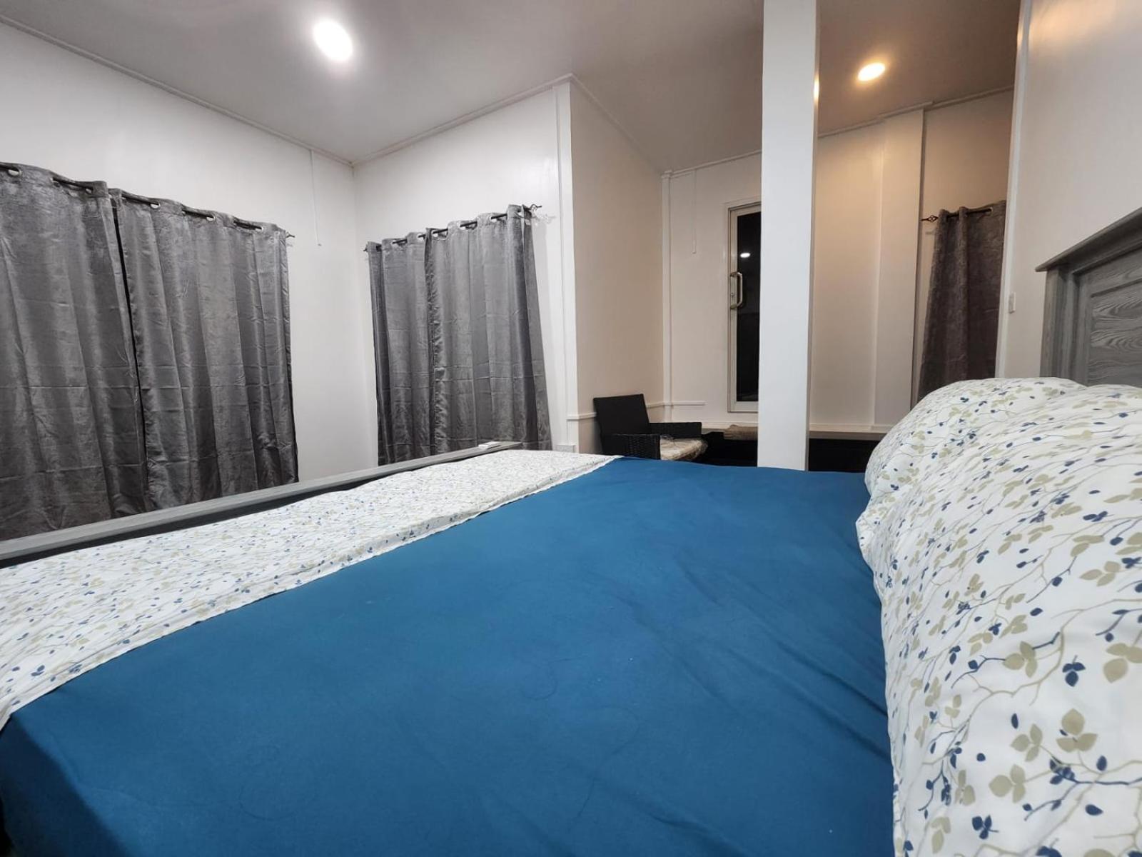 5 Bed Villa Sleeps 10 with Jacuzzi