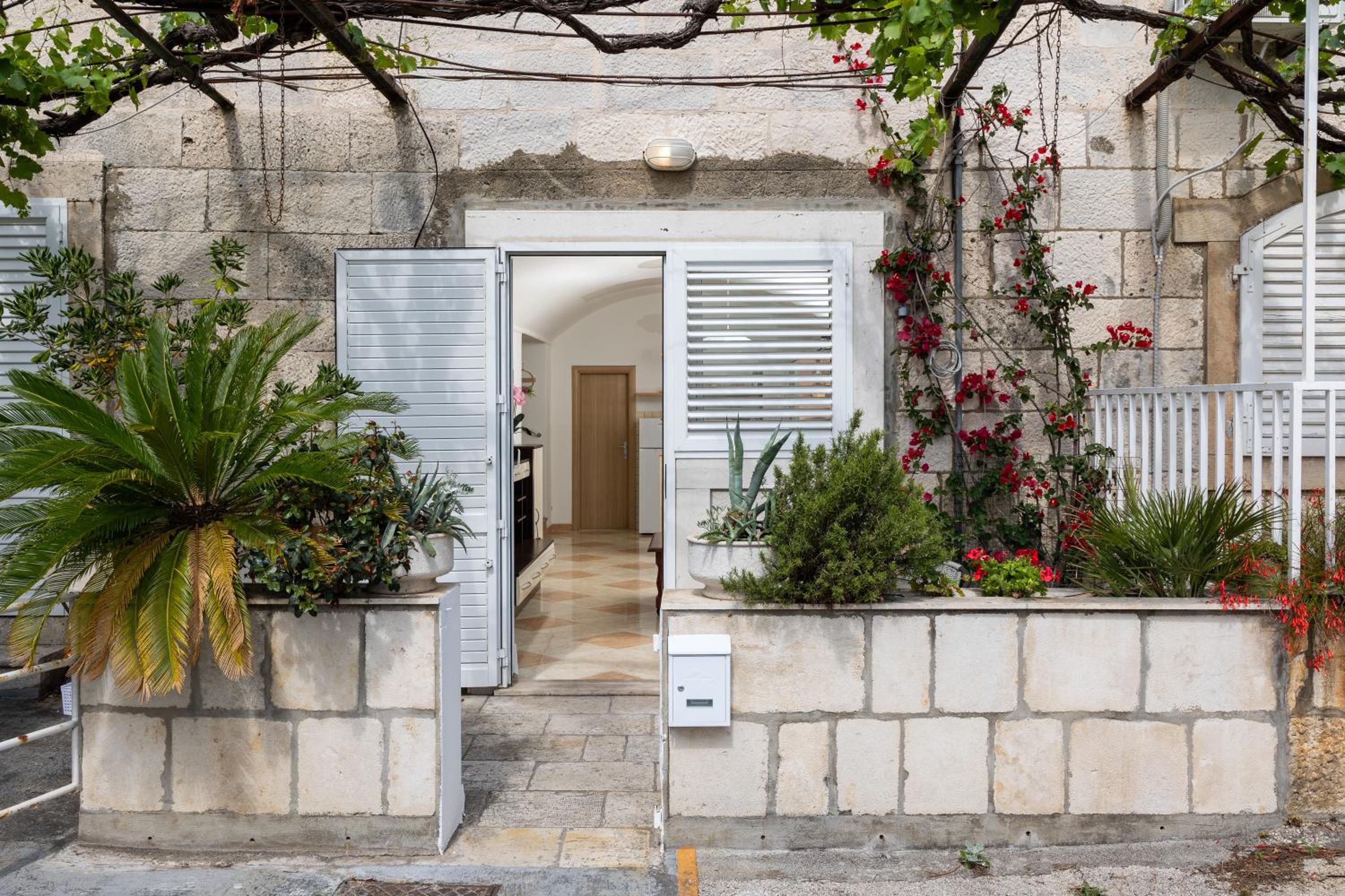 Beach Apartment Francesko near Old Town