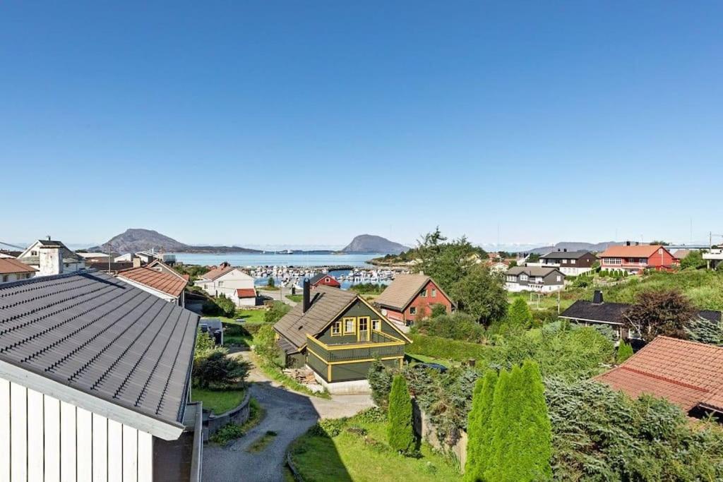 Loftsleilighet med sjøutsikt