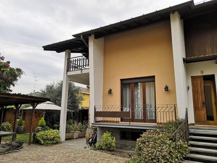 Villetta con taverna, palestra, lavanderia, giardino