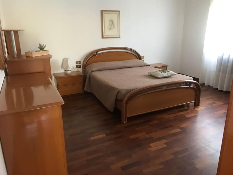 Villetta con taverna, palestra, lavanderia, giardino