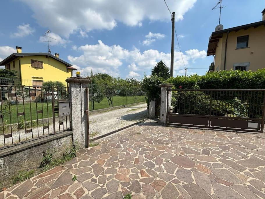 Villetta con taverna, palestra, lavanderia, giardino