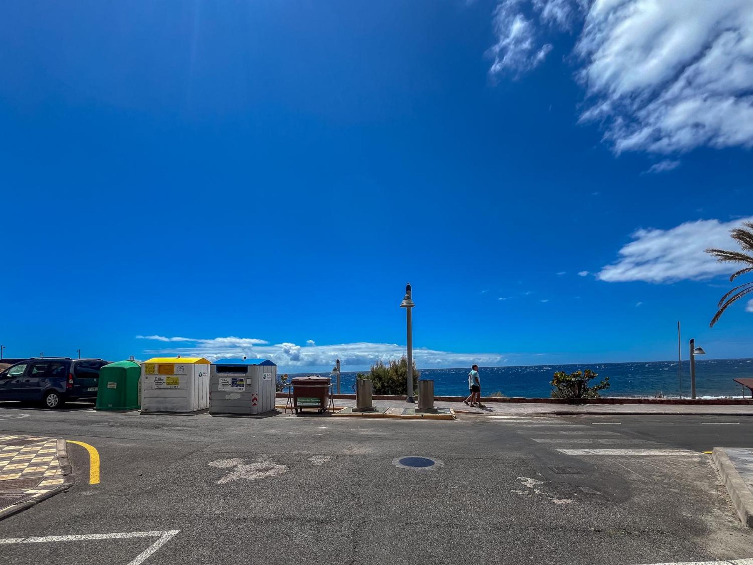Lightbooking Playa de Arinaga junto al mar