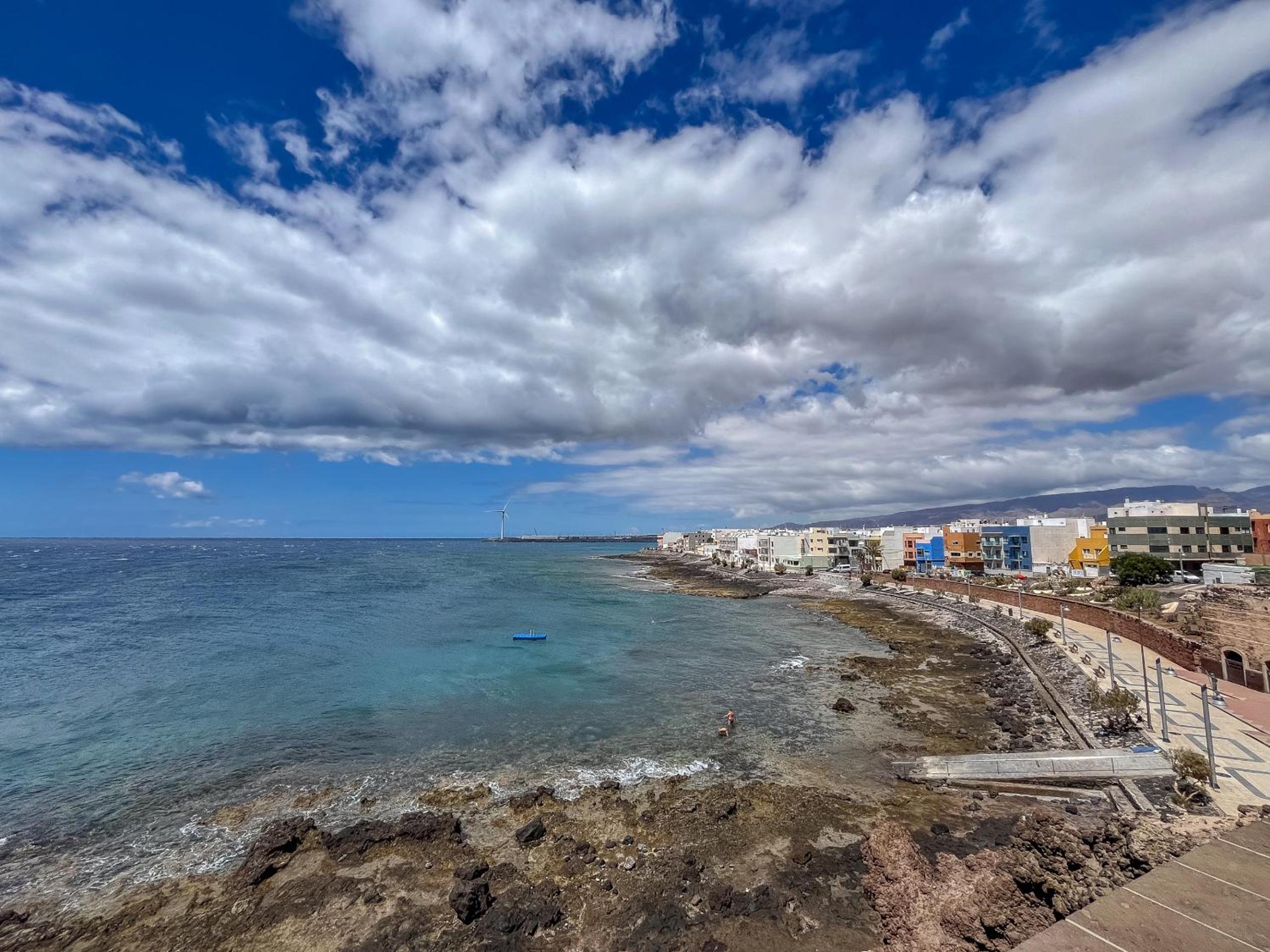 Lightbooking Playa de Arinaga junto al mar
