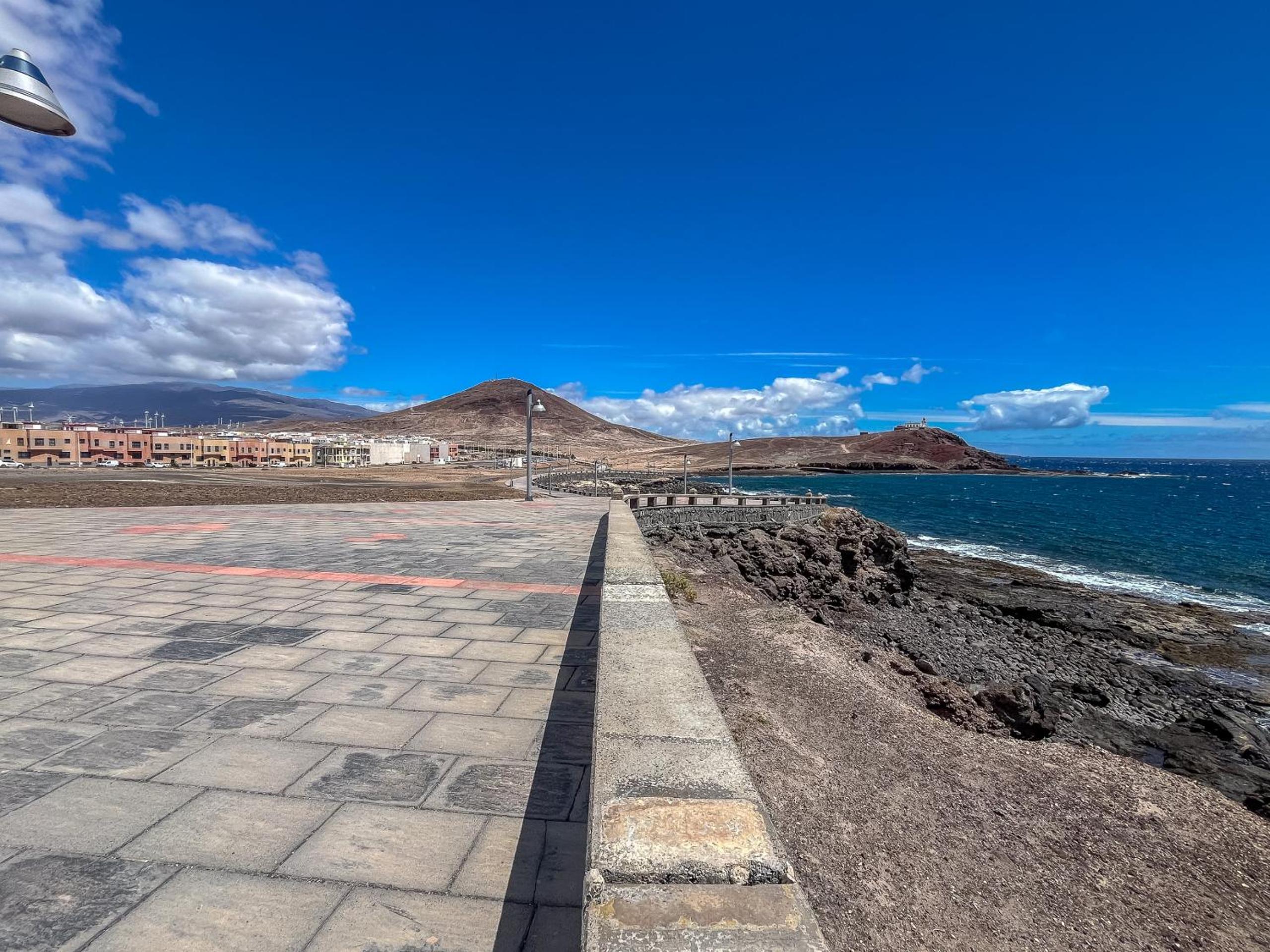 Lightbooking Playa de Arinaga junto al mar
