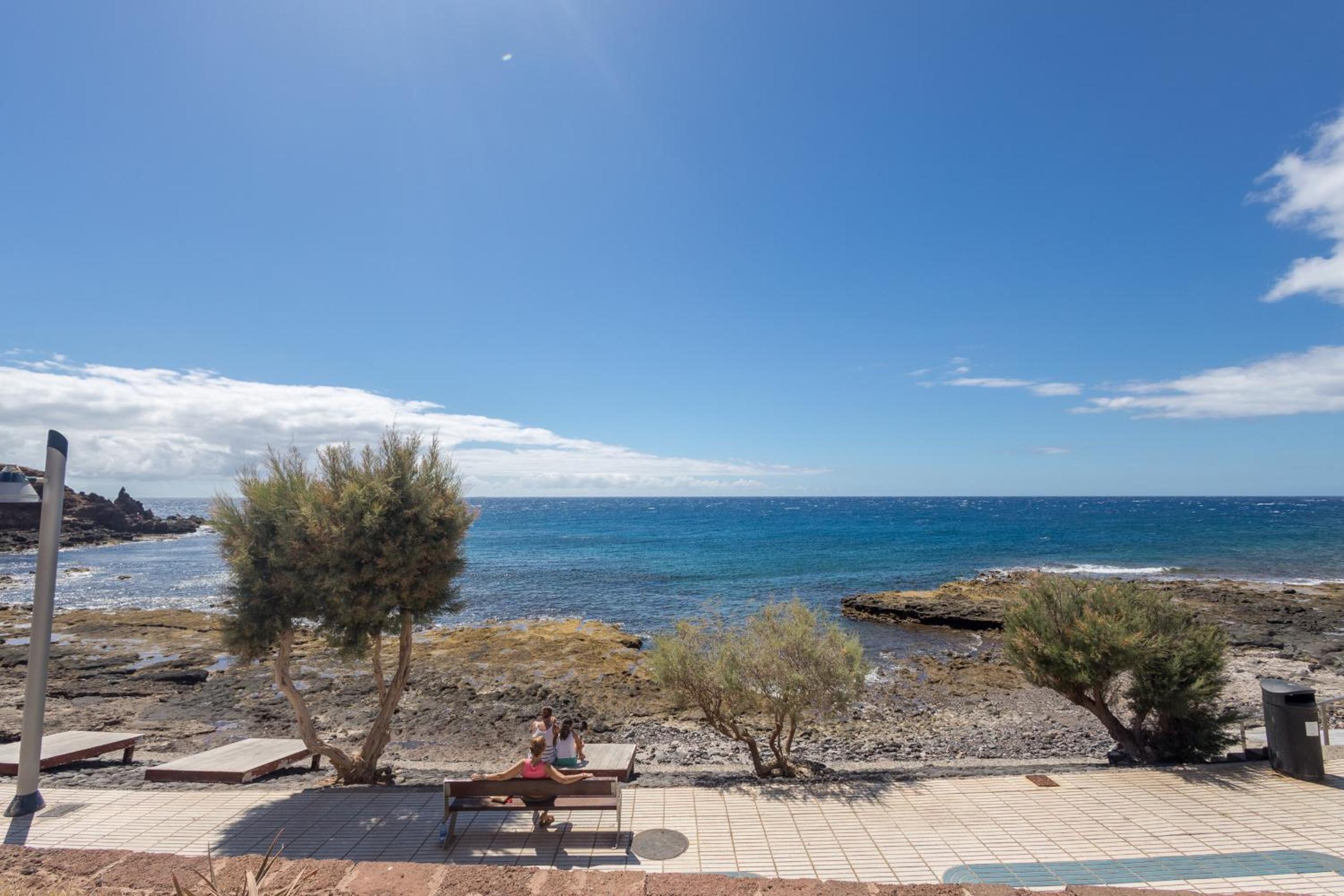 Lightbooking Playa de Arinaga junto al mar
