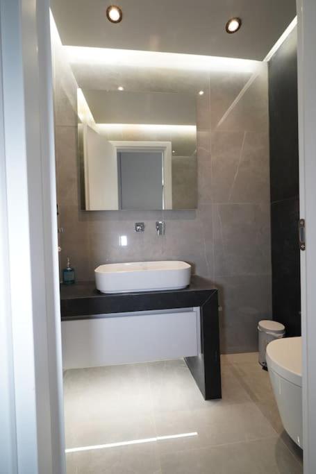 Brand New 3BR with 2 Bathrooms Marousi Apartment photo 4