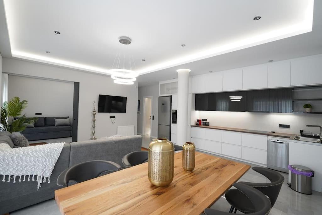 Brand New 3BR with 2 Bathrooms Marousi Apartment photo 5