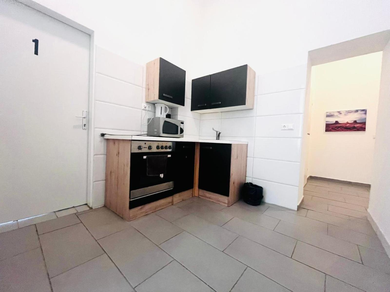 6 min to Amusement Park - Economy Rooms in Shared Apartment