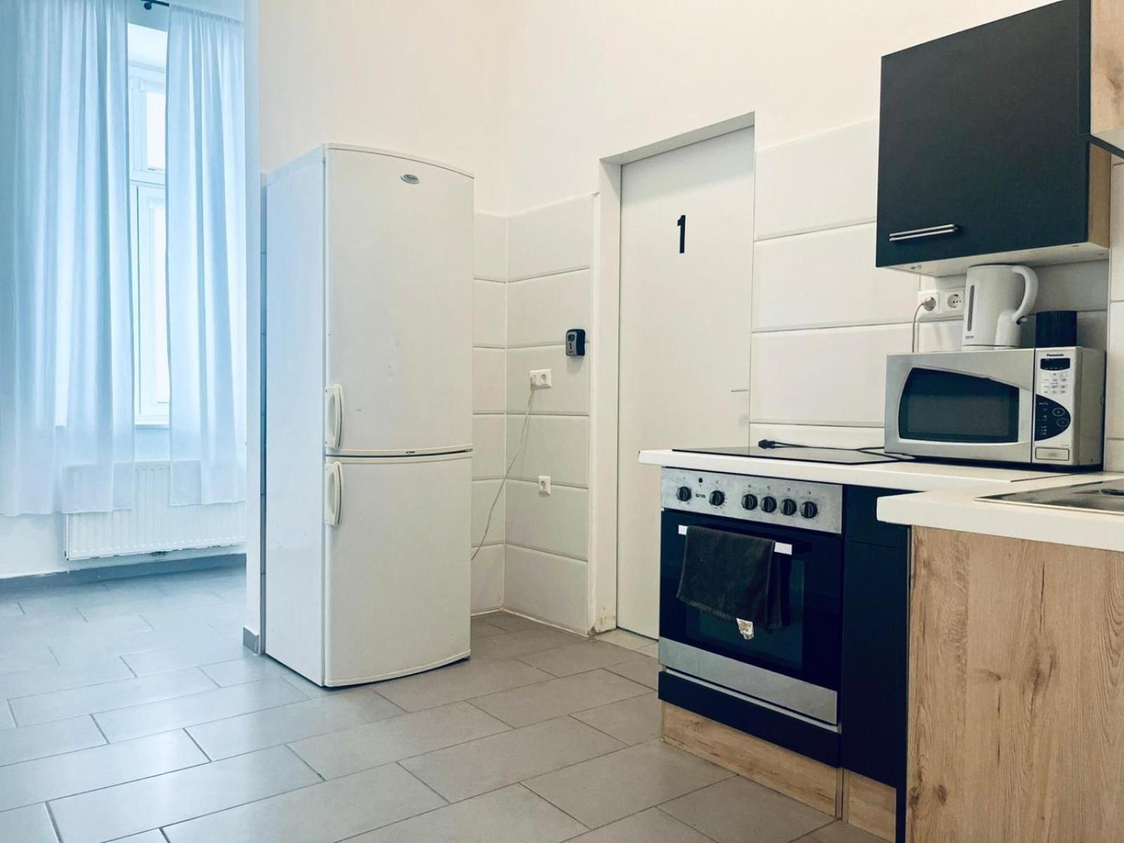 6 min to Amusement Park - Economy Rooms in Shared Apartment