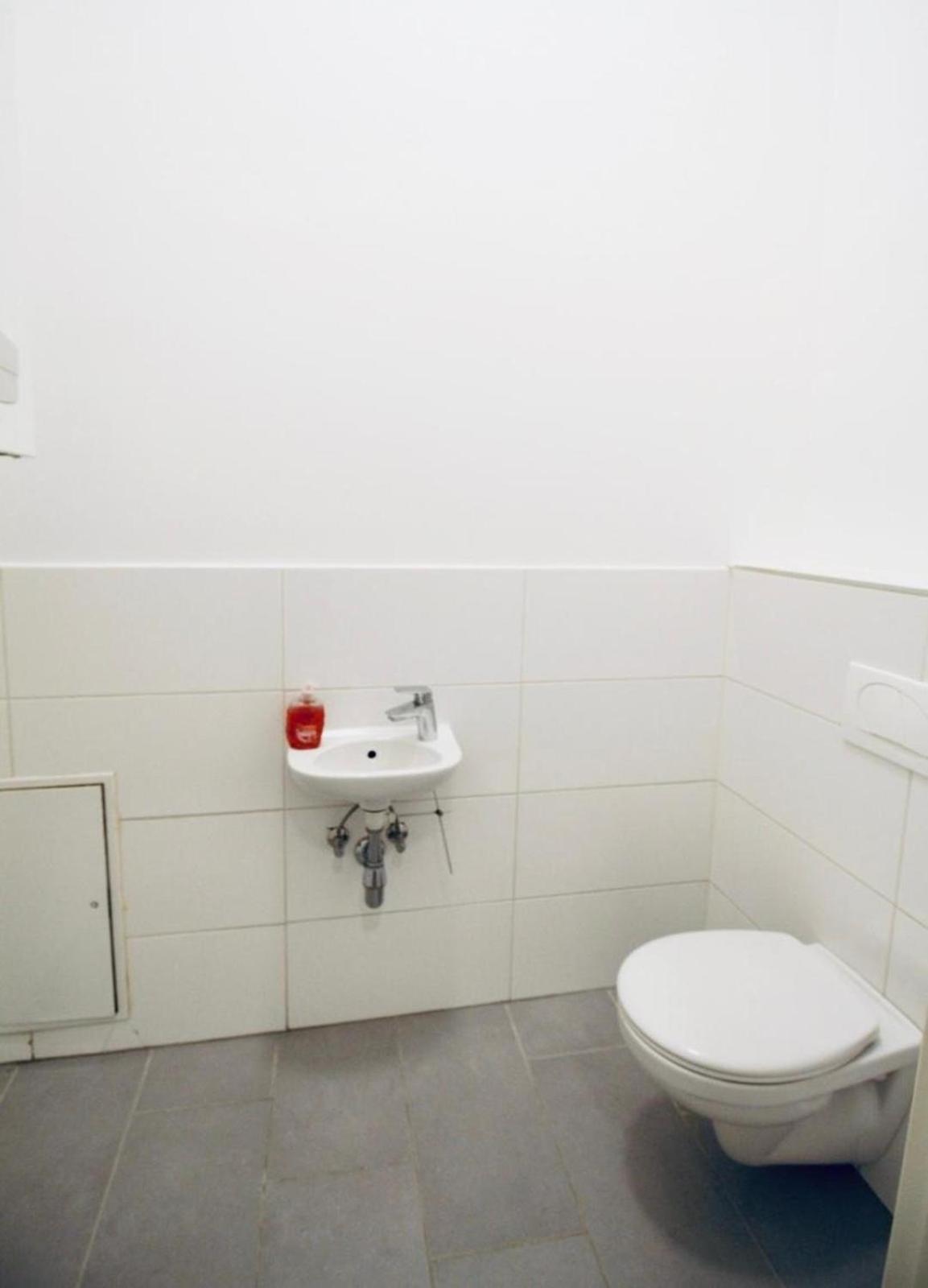 6 min to Amusement Park - Economy Rooms in Shared Apartment