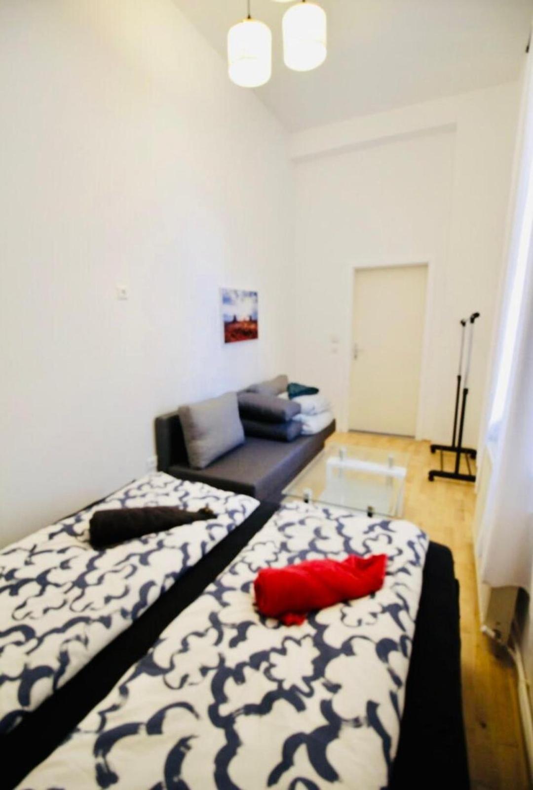 6 min to Amusement Park - Economy Rooms in Shared Apartment