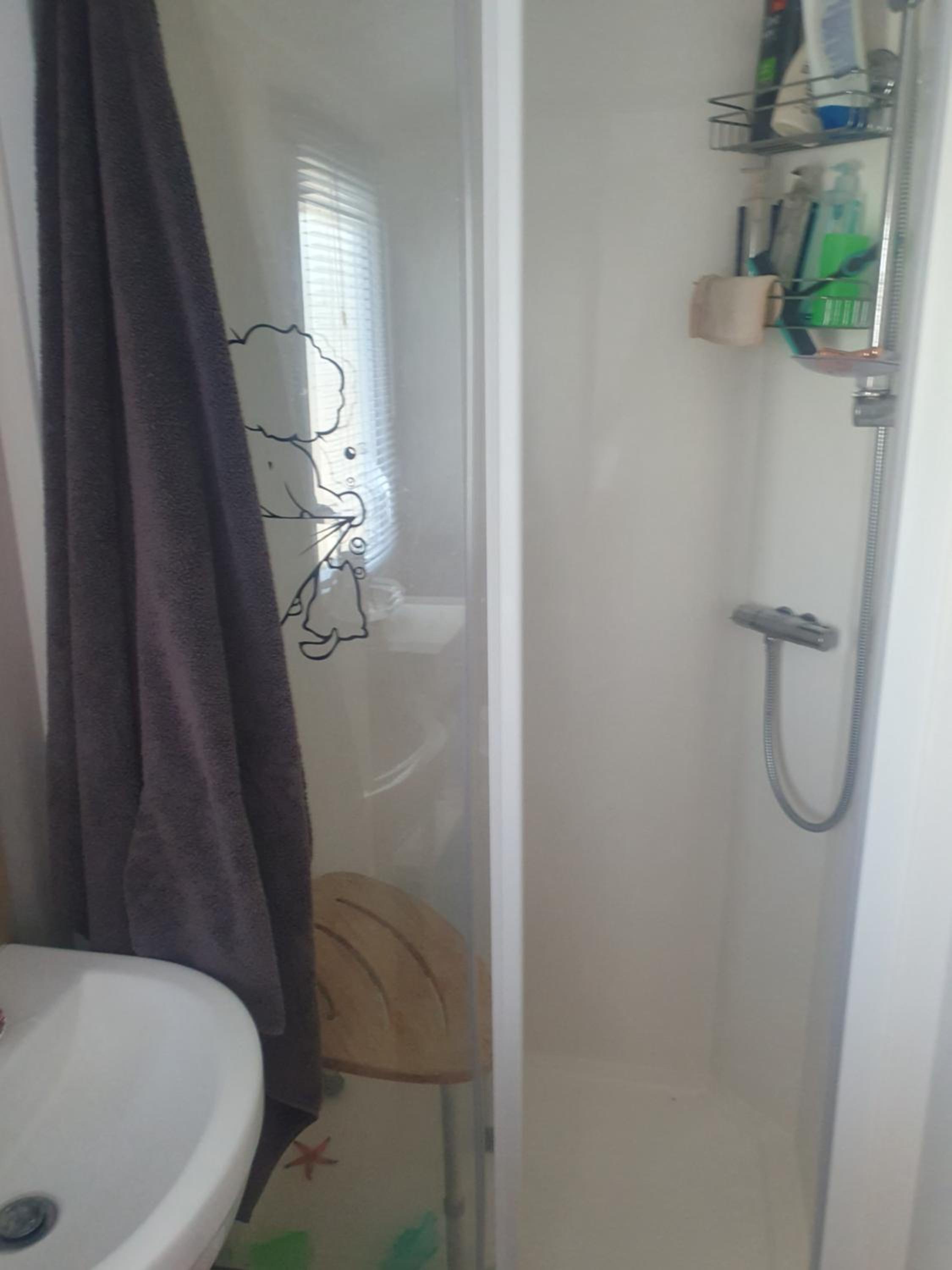 Sleeps 6 Pets Allowed & Free Parking