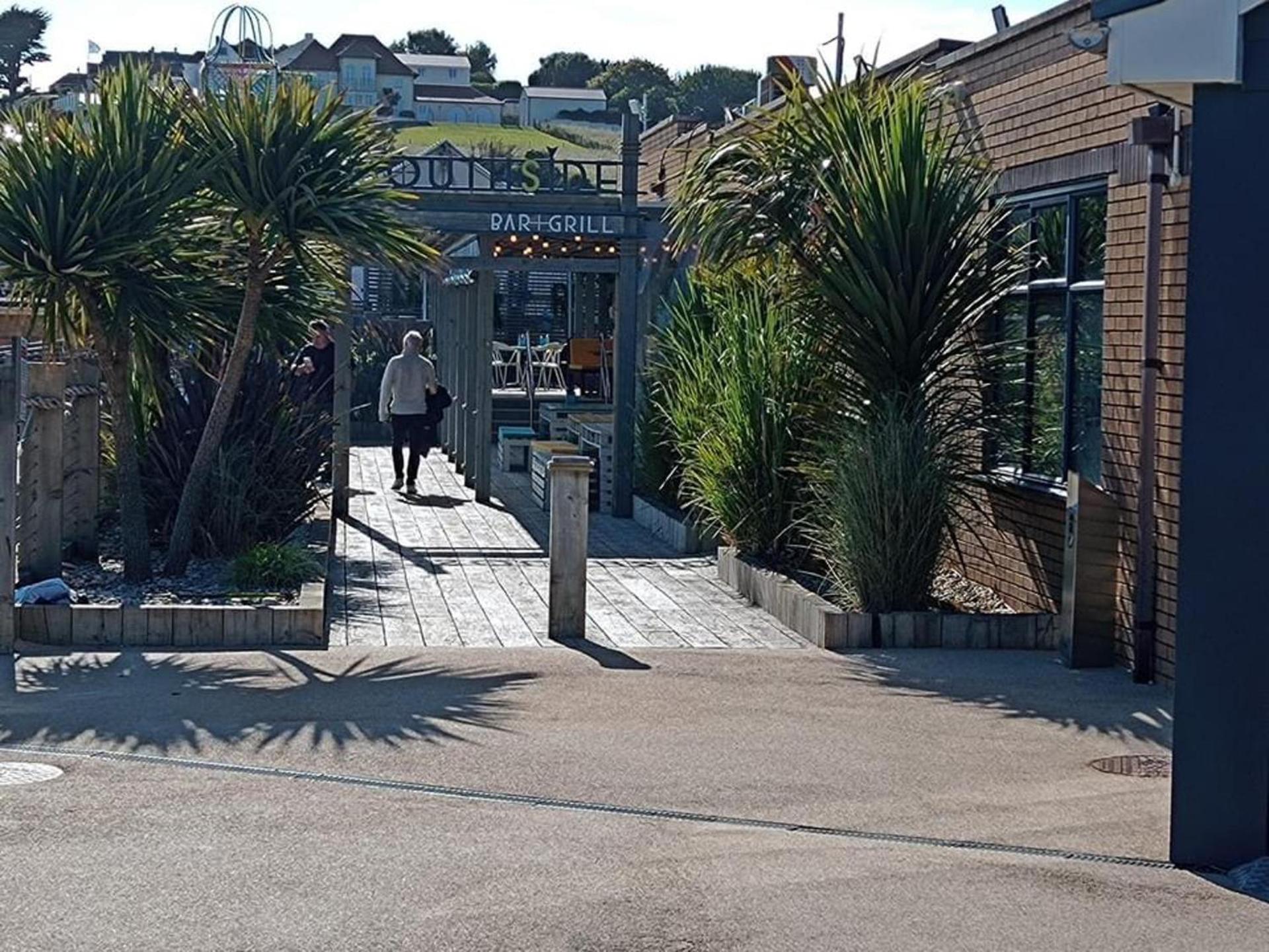Sleeps 6 Pets Allowed & Free Parking