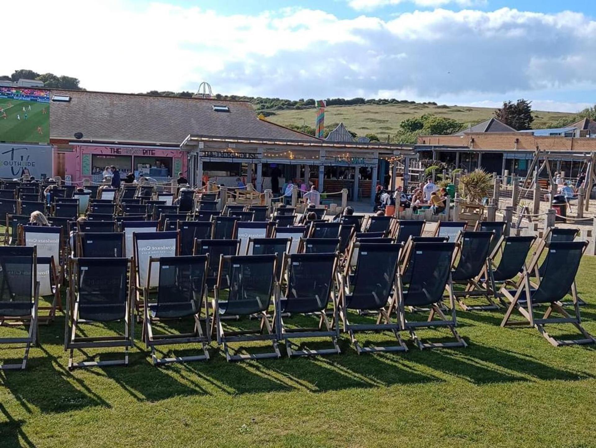 Sleeps 6 Pets Allowed & Free Parking