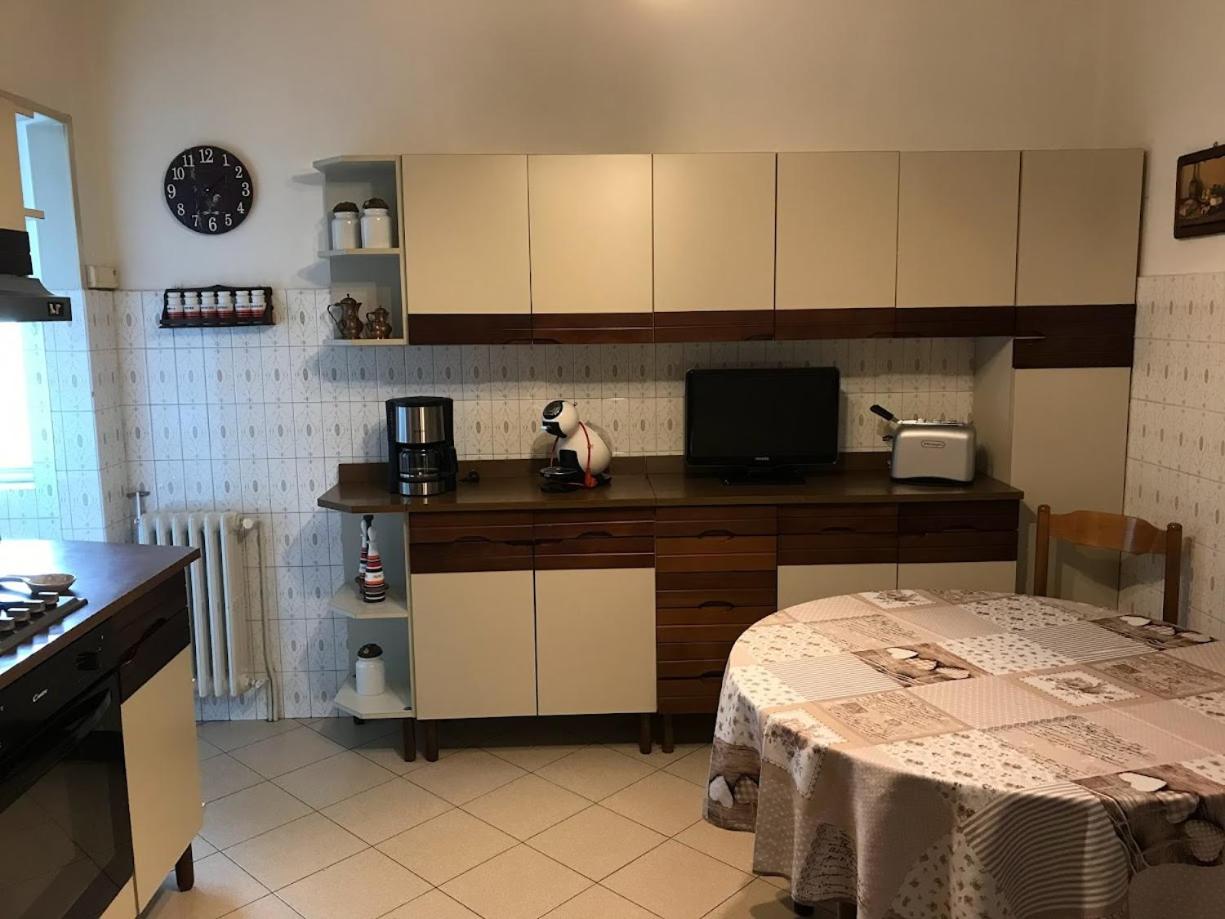 Villetta con taverna, palestra, lavanderia, giardino