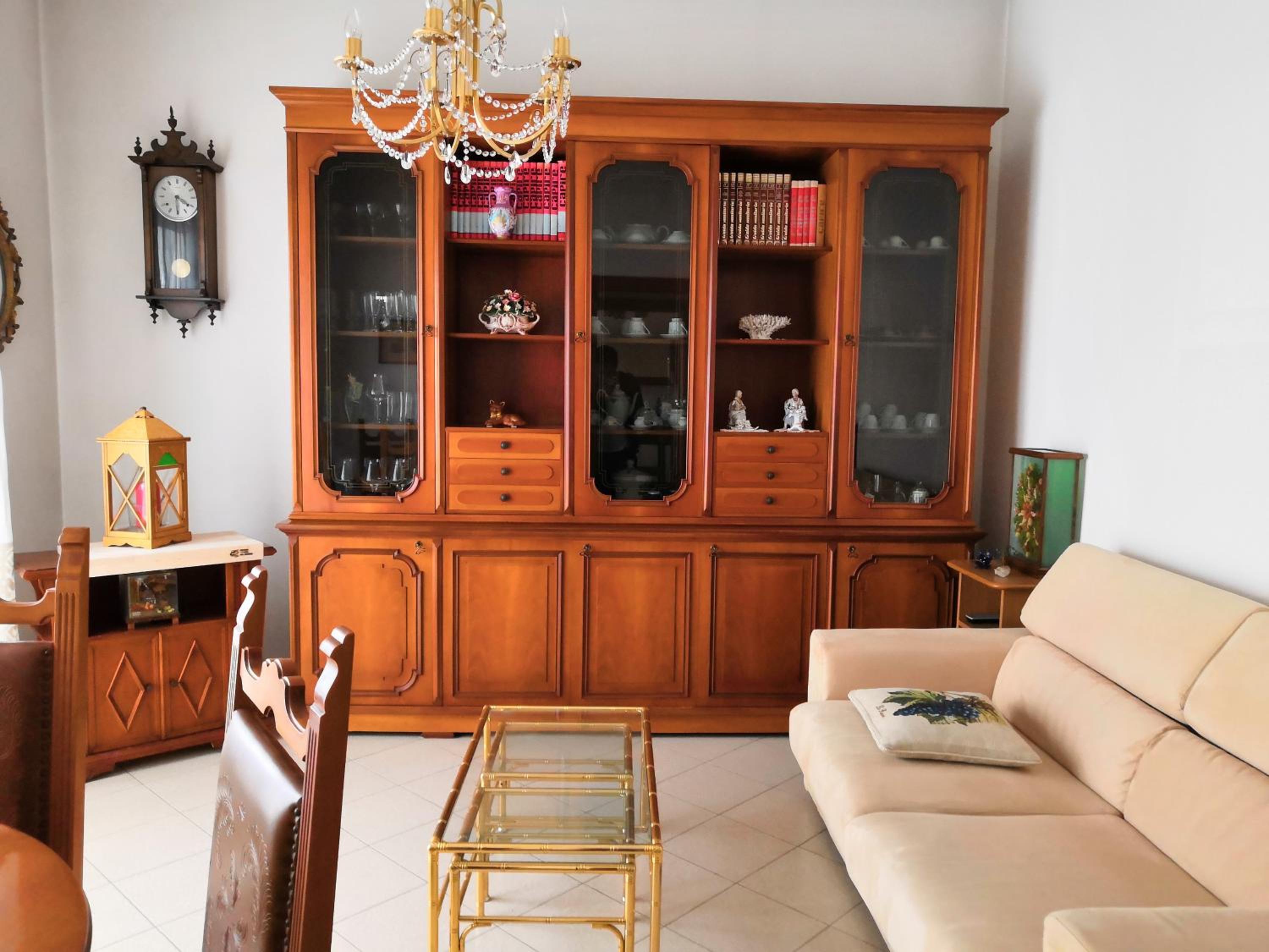 Villetta con taverna, palestra, lavanderia, giardino