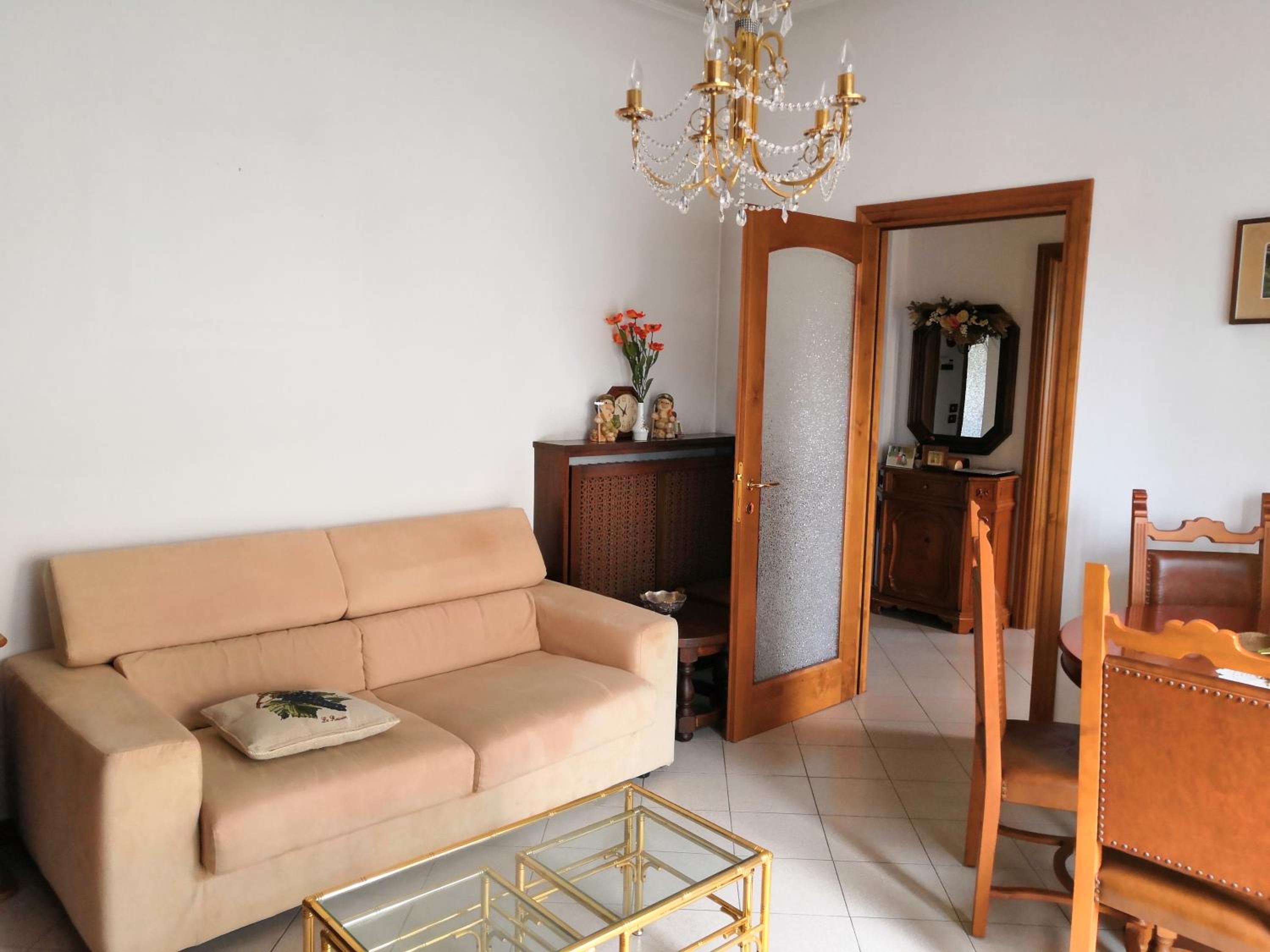 Villetta con taverna, palestra, lavanderia, giardino