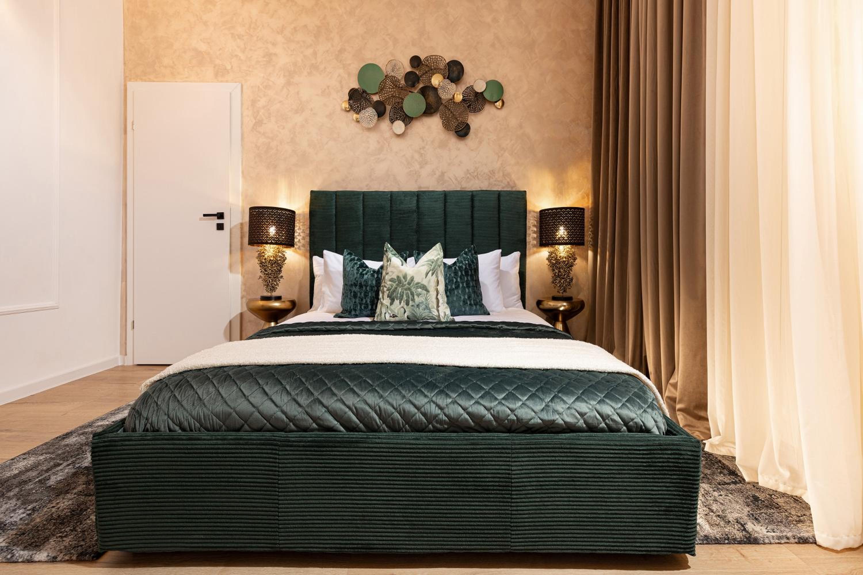 Qult - Emerald Rhapsody en Bucharest — hotel room