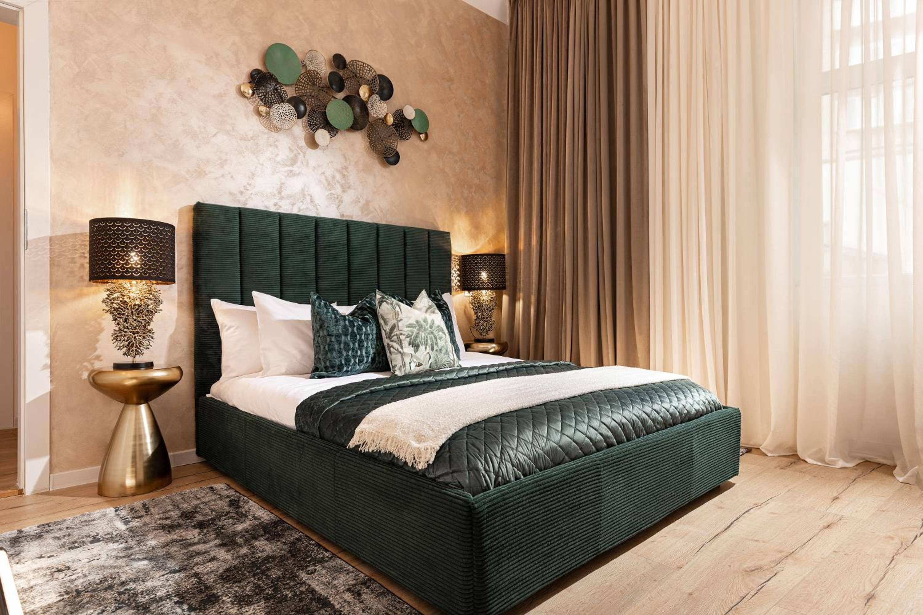 Qult - Emerald Rhapsody en Bucharest — hotel room