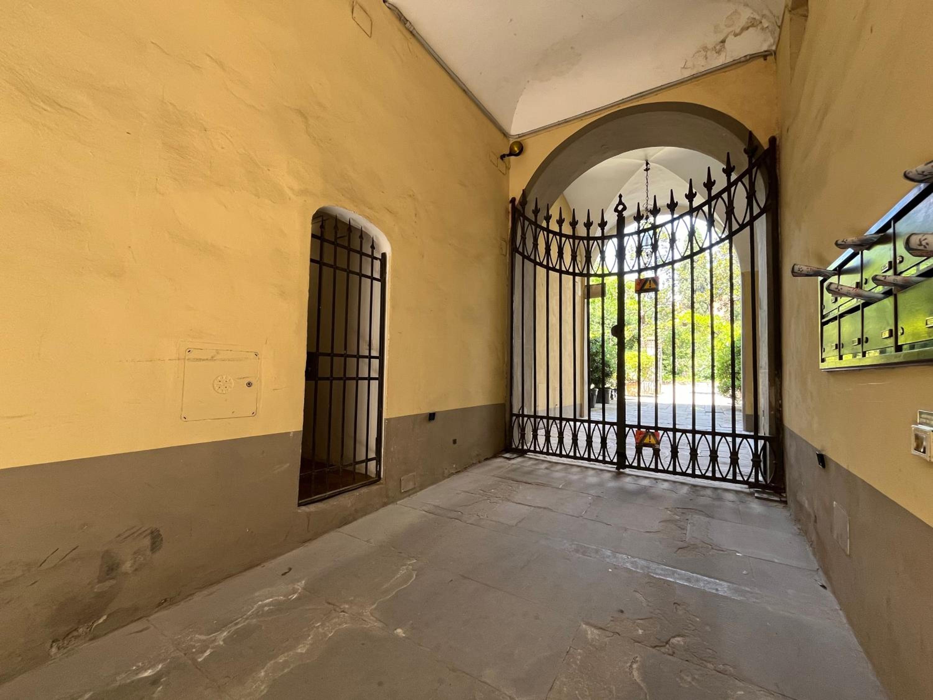 Pinti Apartment