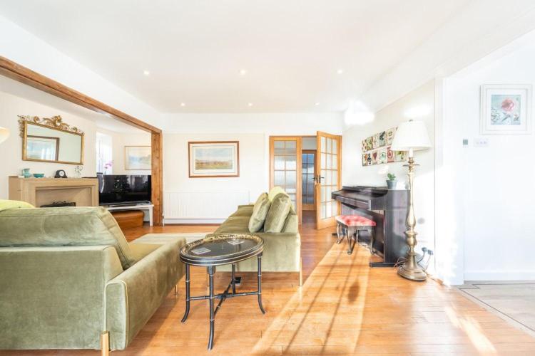 Beachside, Luxury Cottage, Devon
