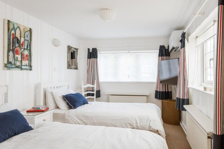 Beachside, Luxury Cottage, Devon