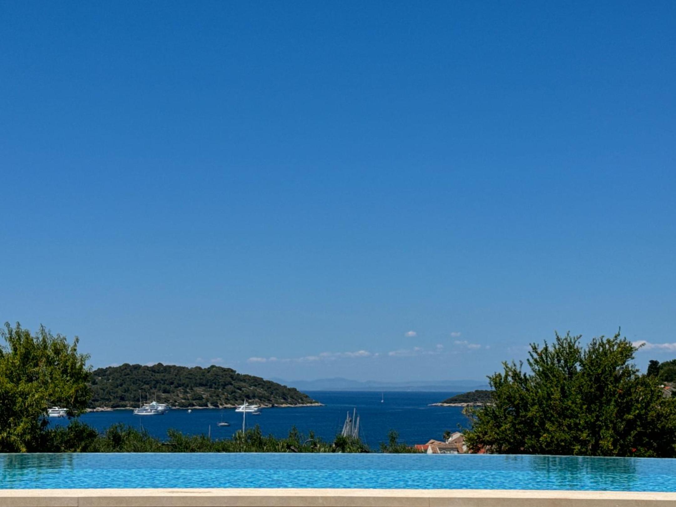 Luxury Blue Villas Vis view 2