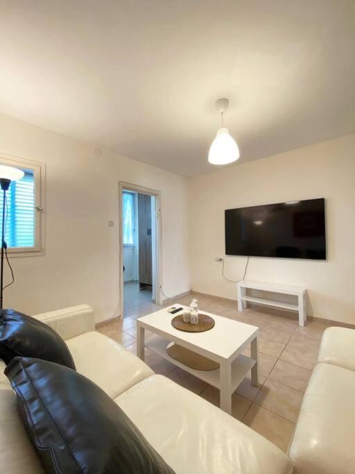 Sea cozy apartment in Kiryat Yam