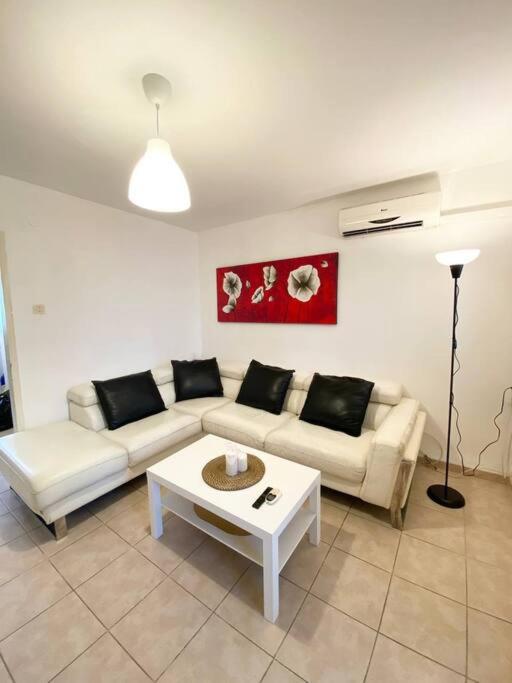 Sea cozy apartment in Kiryat Yam