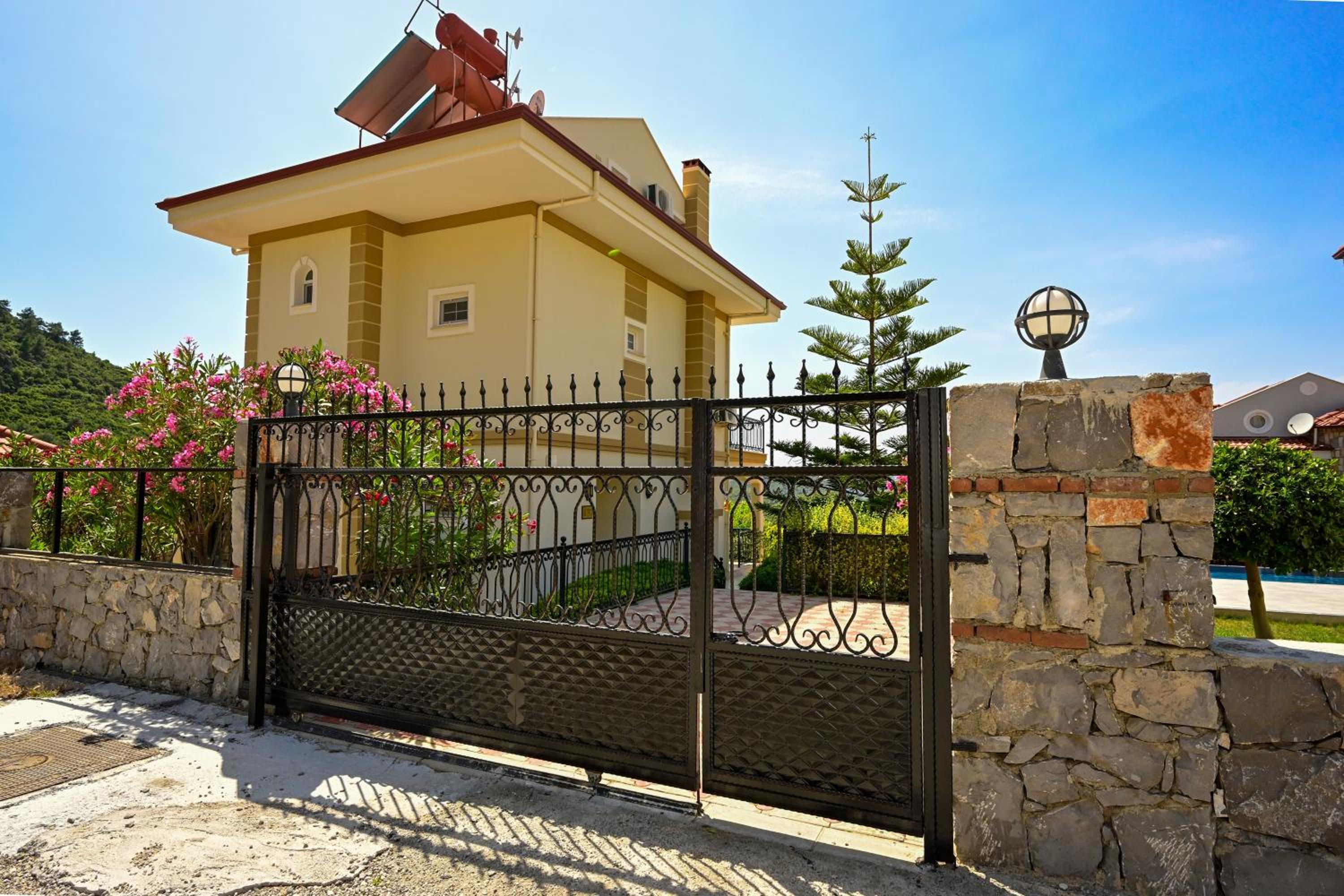 Villa Arokarya