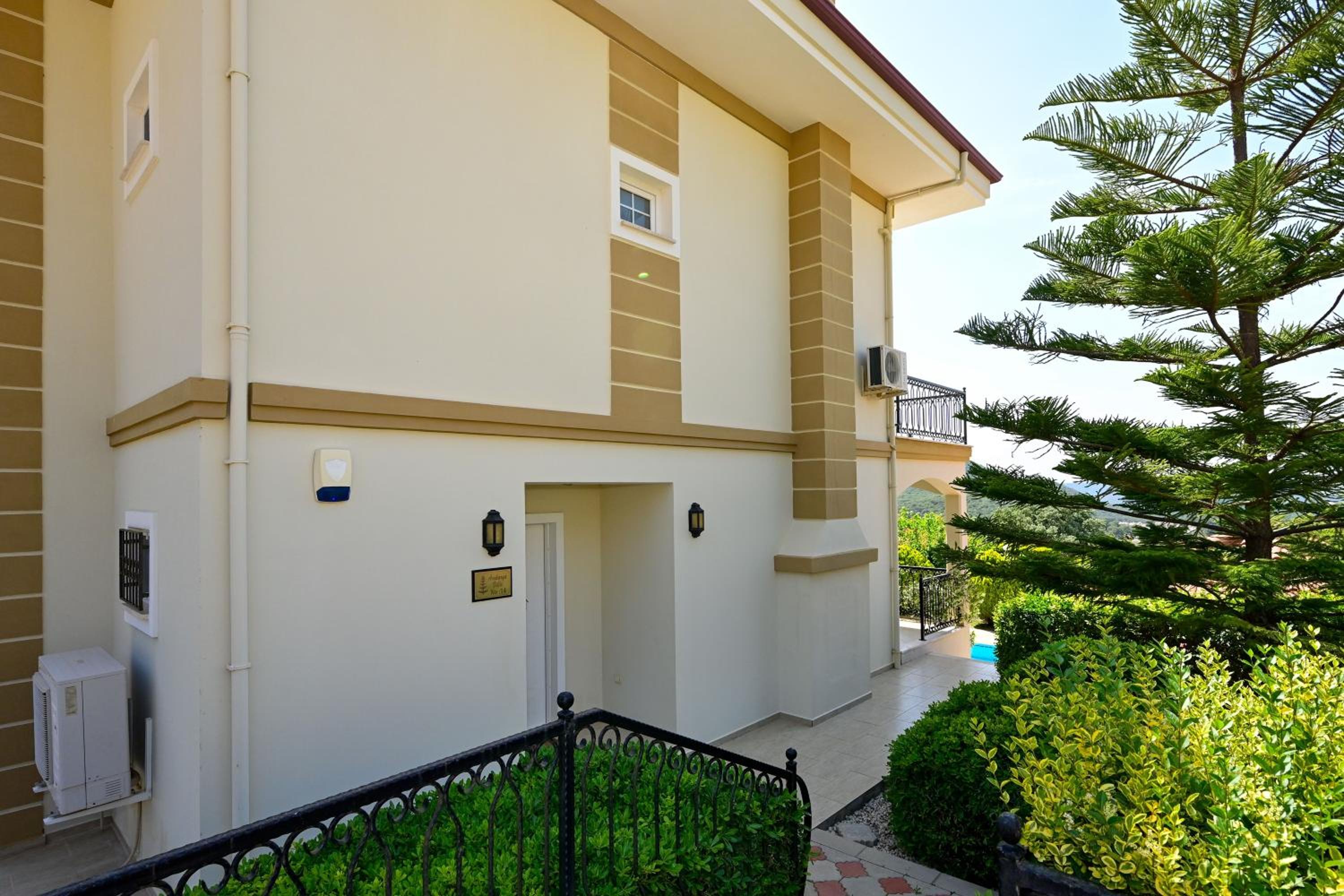 Villa Arokarya