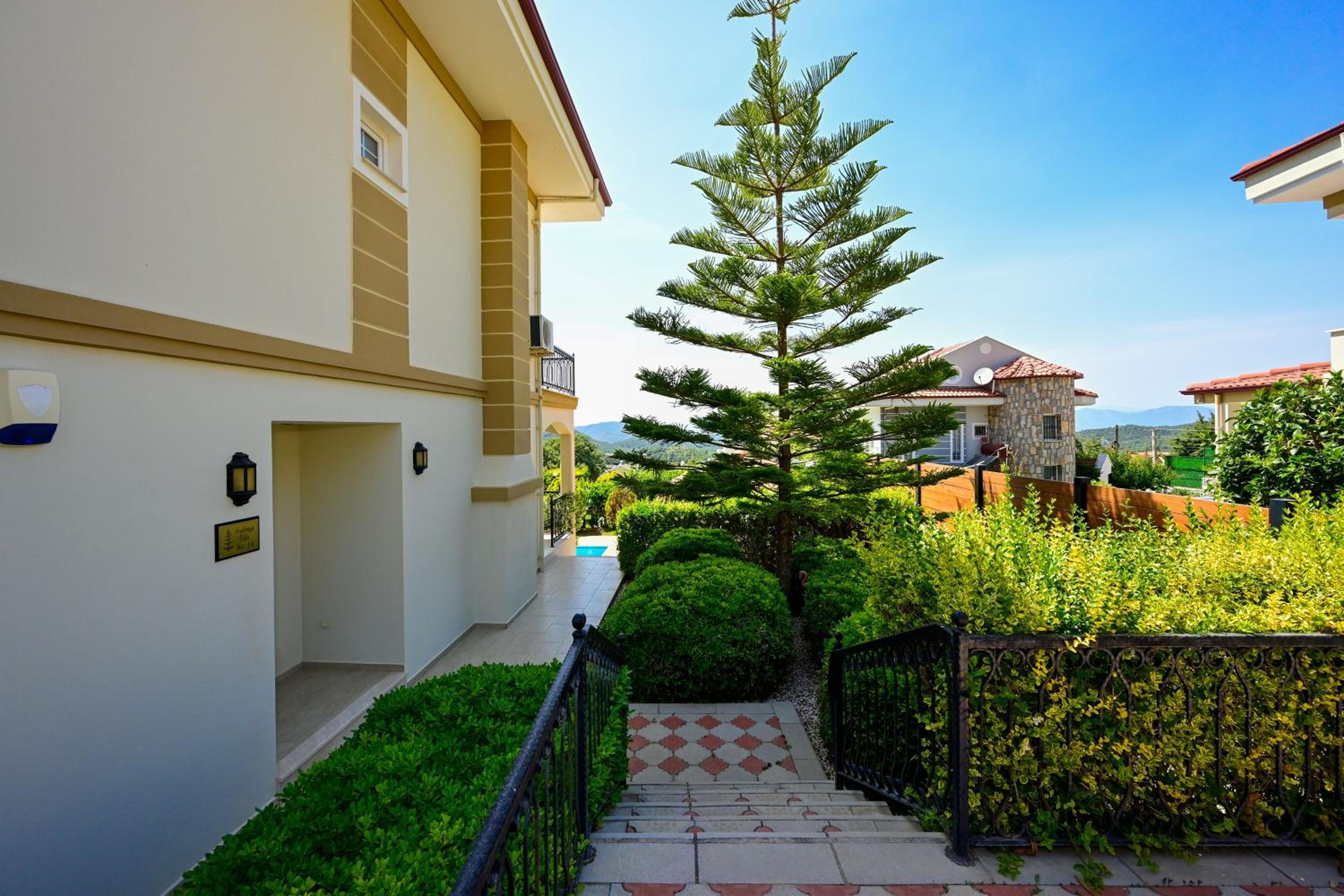 Villa Arokarya