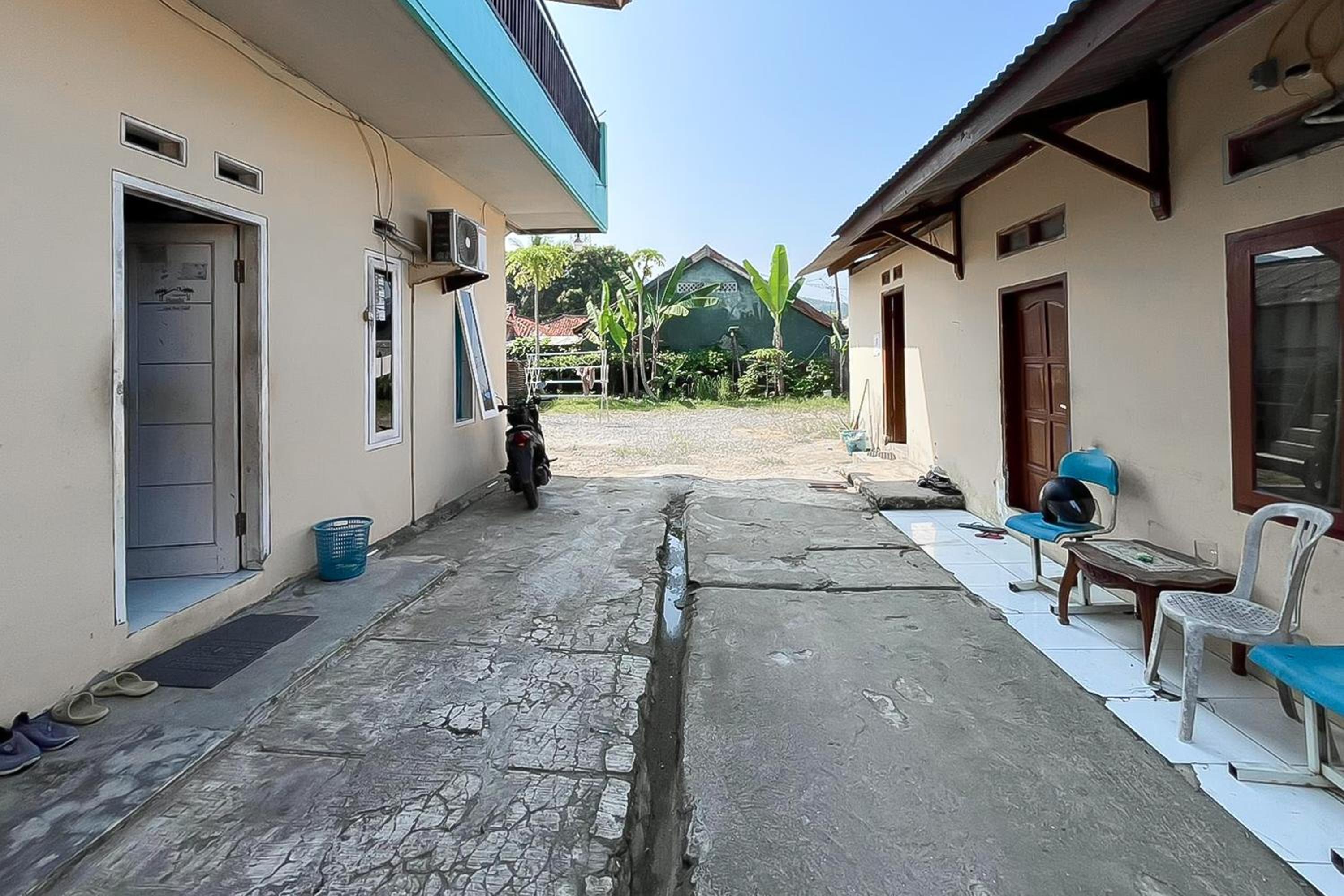 RedDoorz at Penginapan Bunda view 2