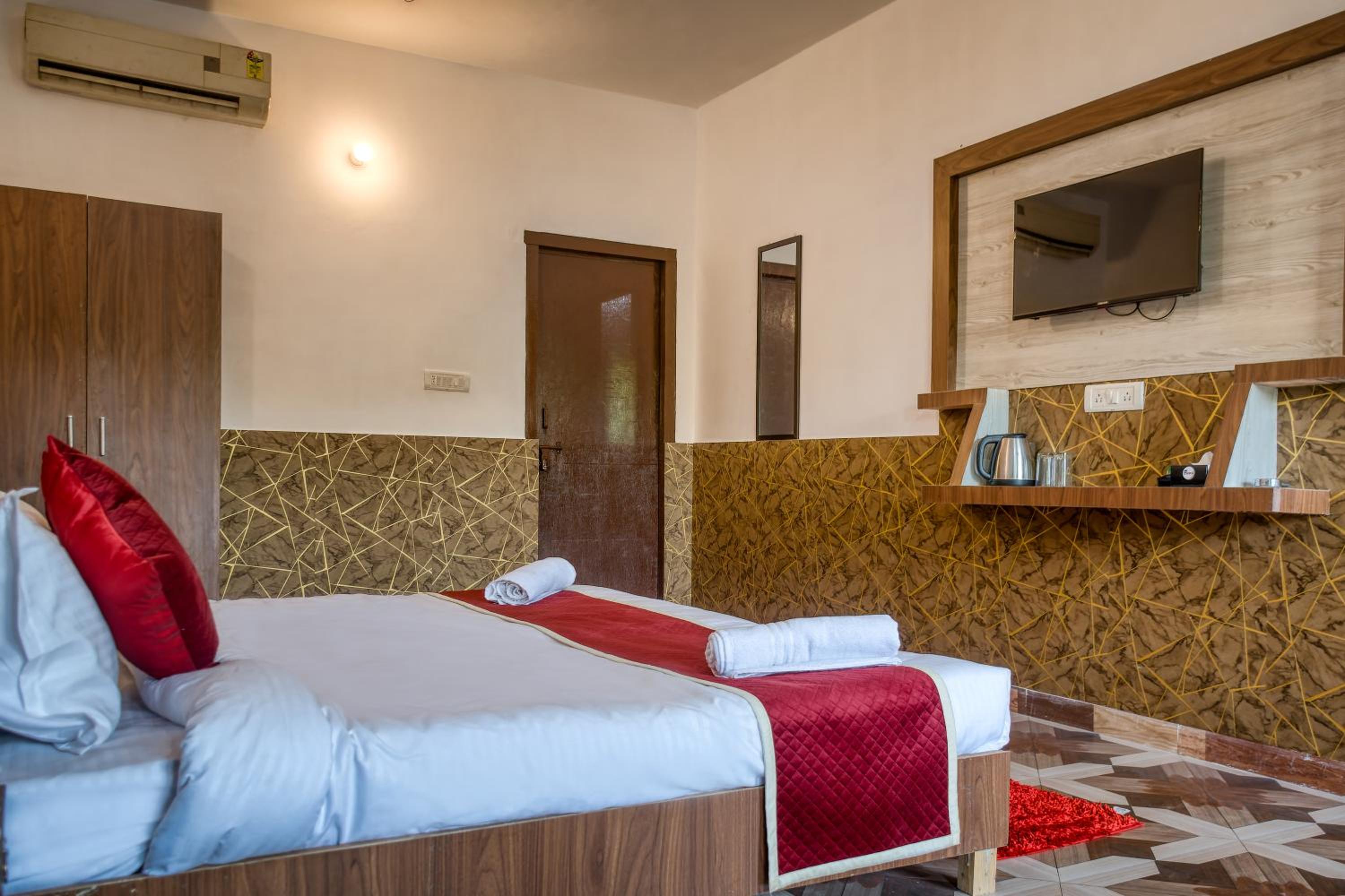 Shekhar Corbett Resort By First Crown view 4