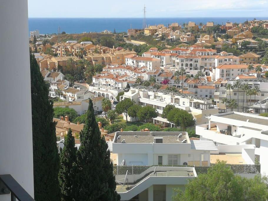 Amplio apartamento con piscina en Mijas
