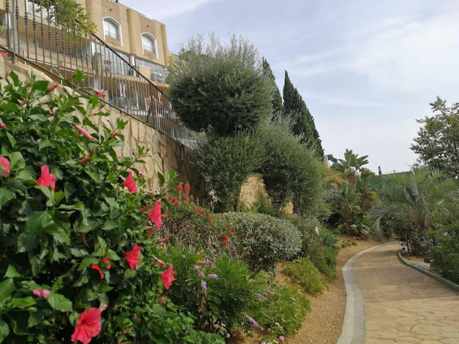Amplio apartamento con piscina en Mijas