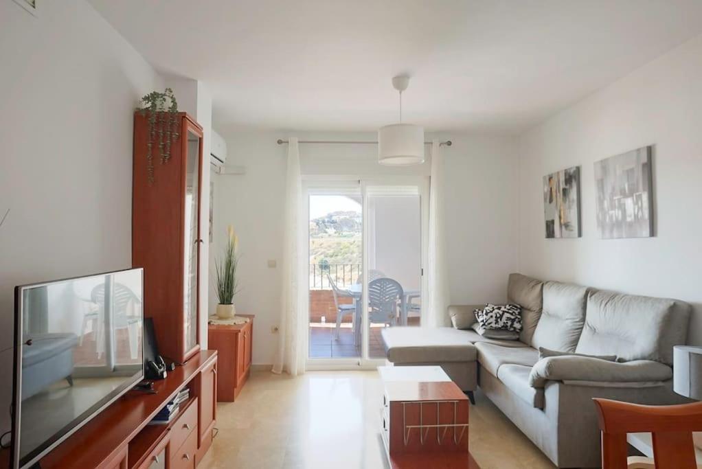 Amplio apartamento con piscina en Mijas