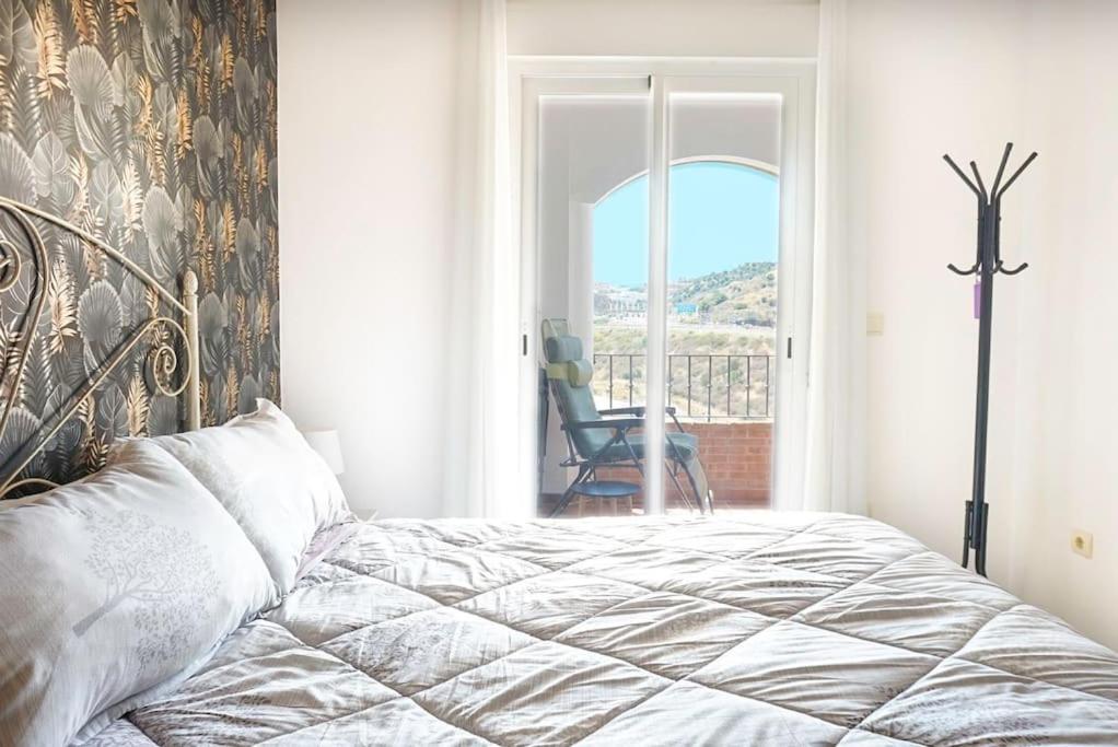 Amplio apartamento con piscina en Mijas