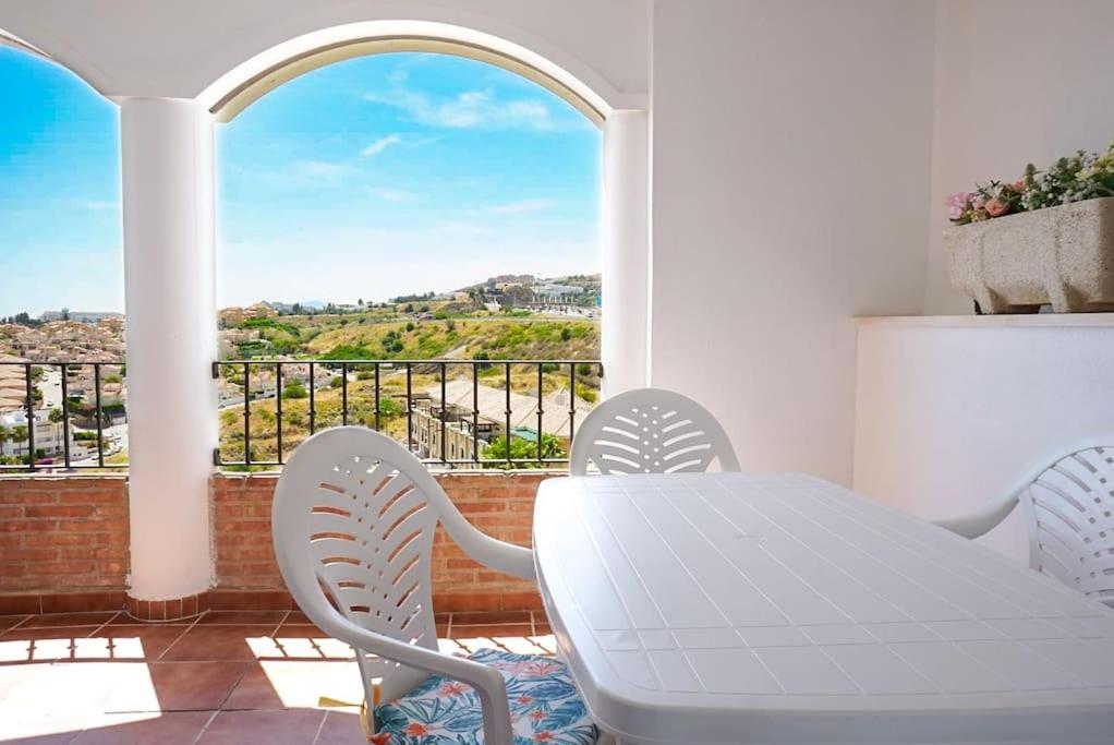Amplio apartamento con piscina en Mijas