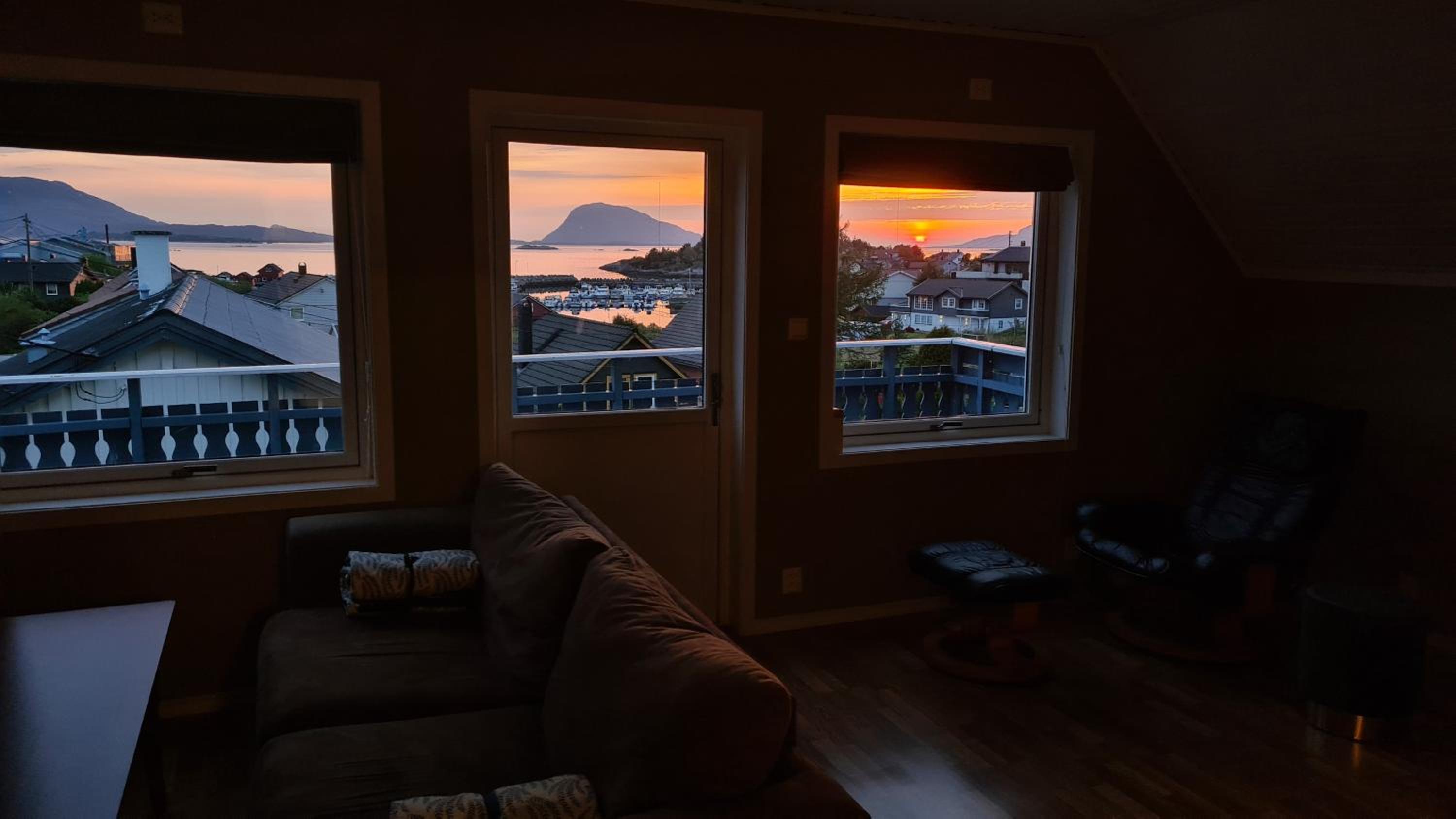 Loftsleilighet med sjøutsikt