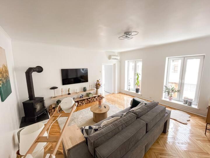 Freedom apartments in the heart of Lviv - Balabana str and Svoboda Avenue view 3