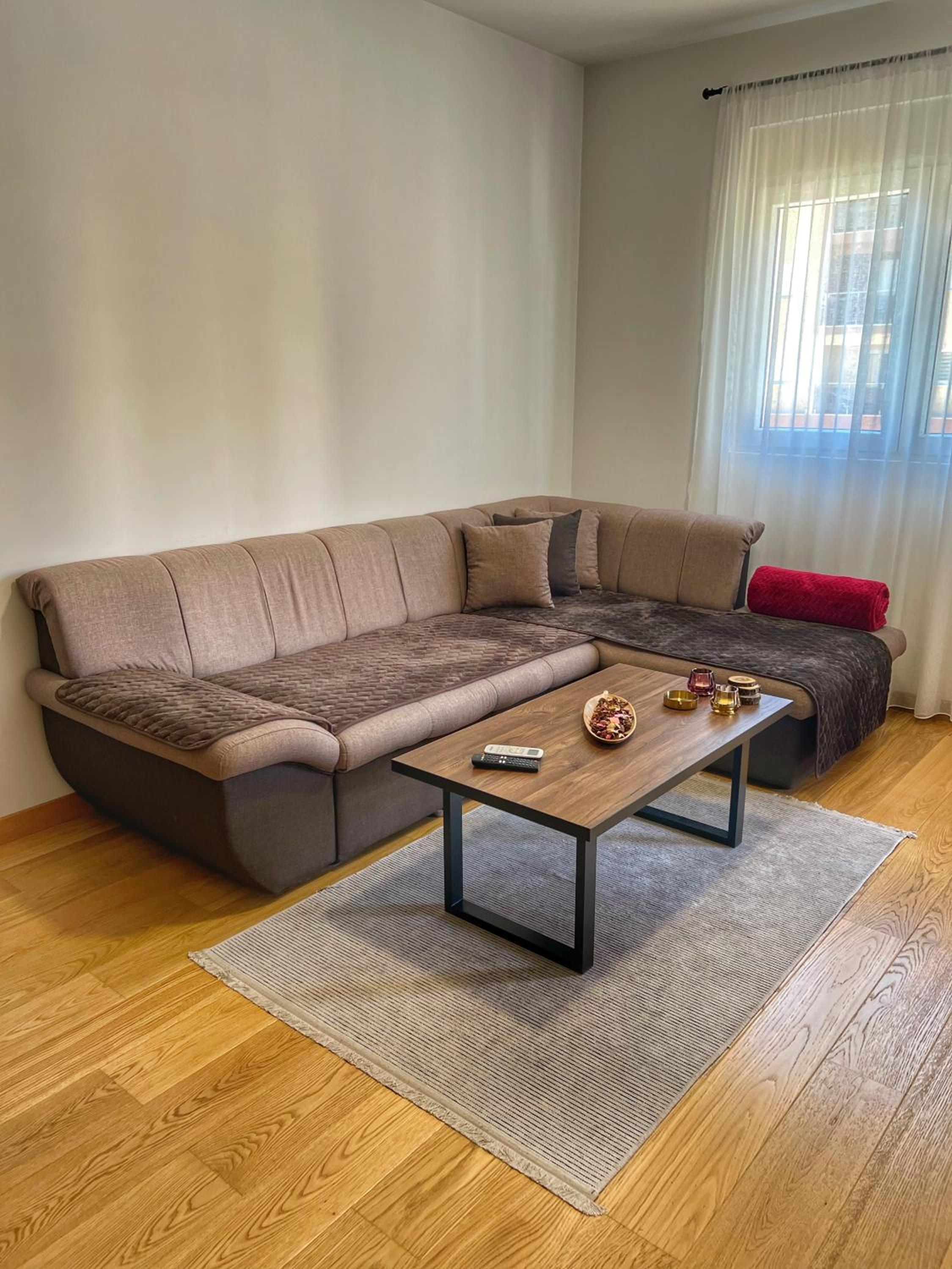 Comfortable and Spacious in a Central Location view 4