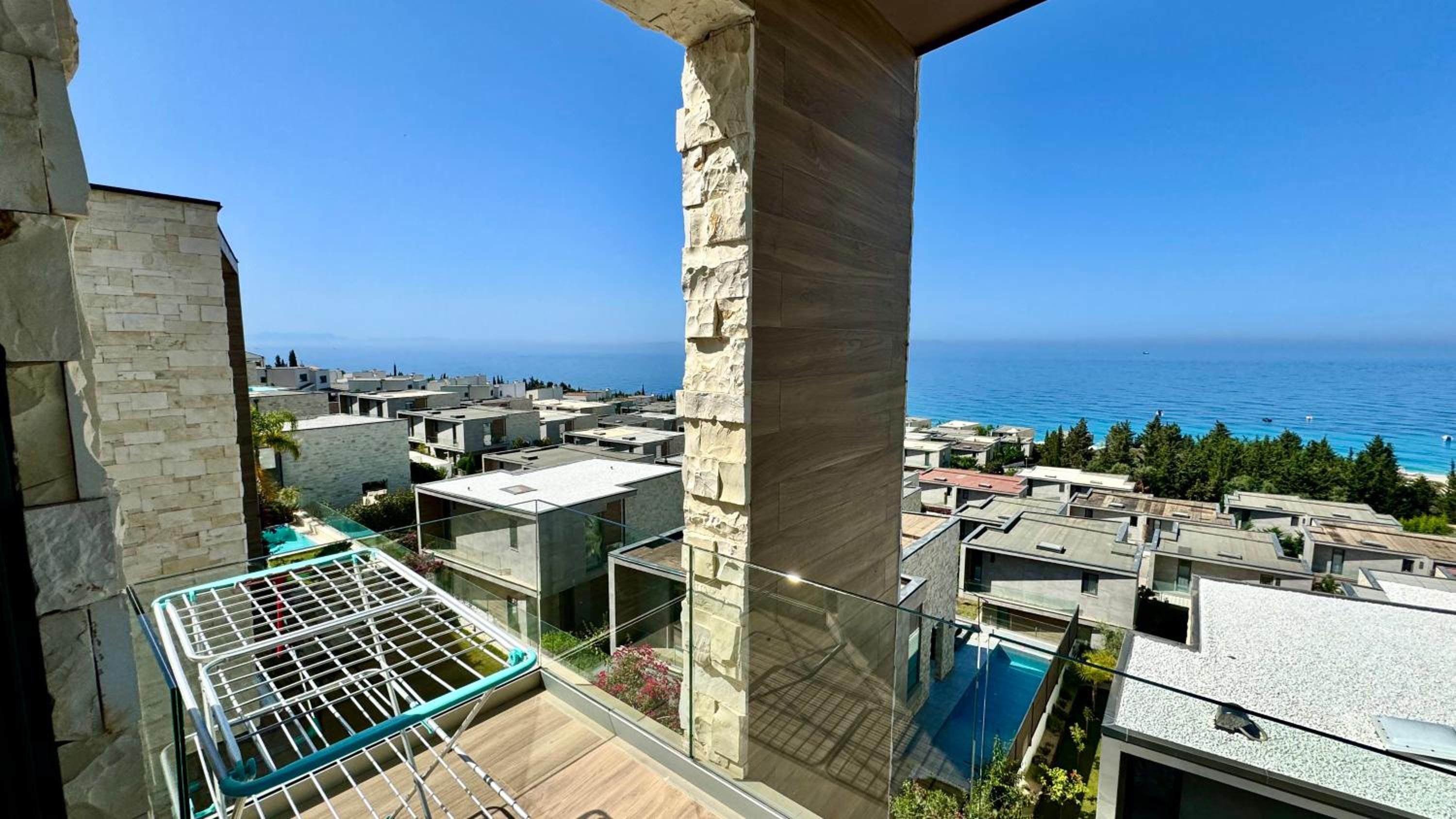 Heaven Apartment Drimades Olea Residence