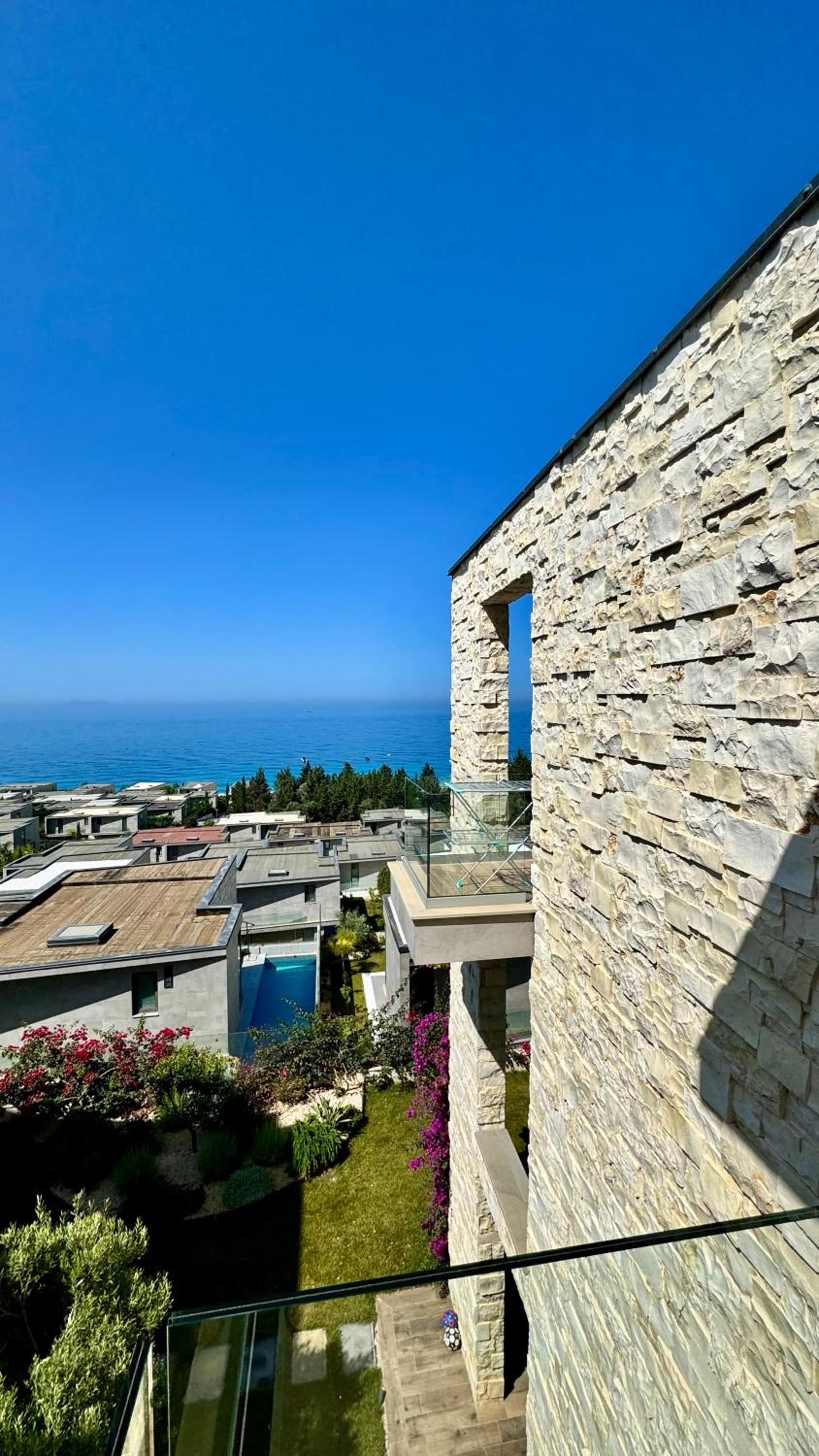 Heaven Apartment Drimades Olea Residence